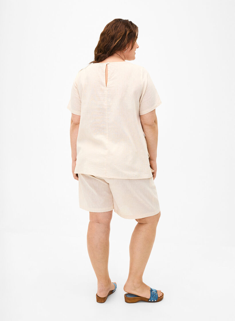Loose shorts in cotton blend with linen, Sandshell, Model image number 1