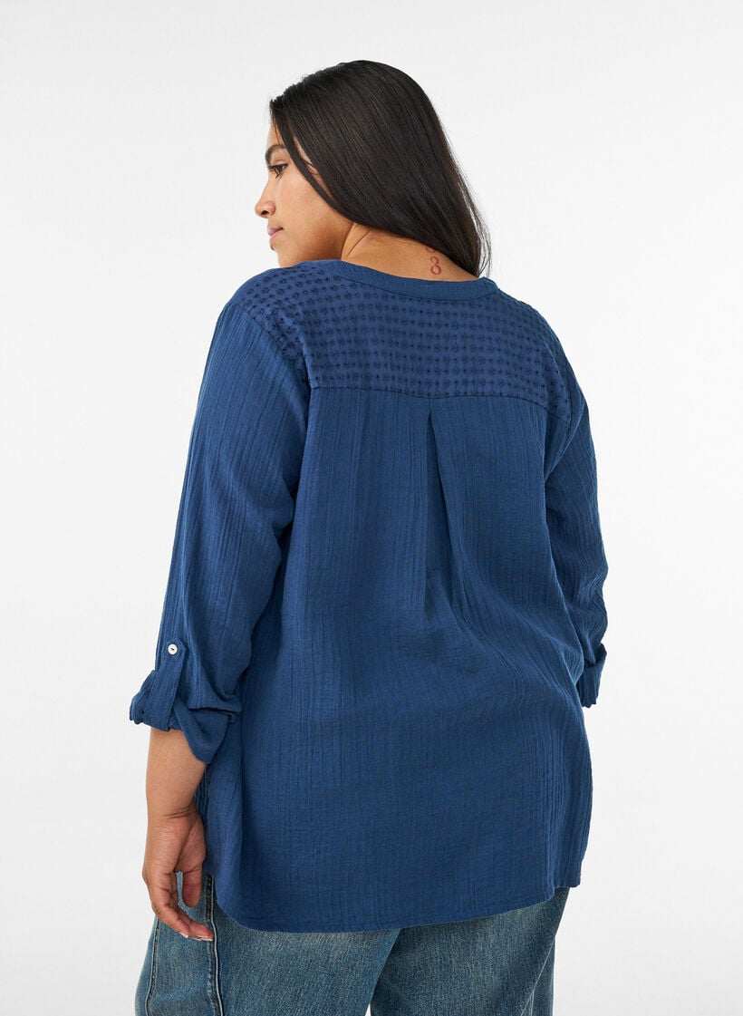 Blouse in cotton muslin with broderie anglaise, Blue, Model image number 2