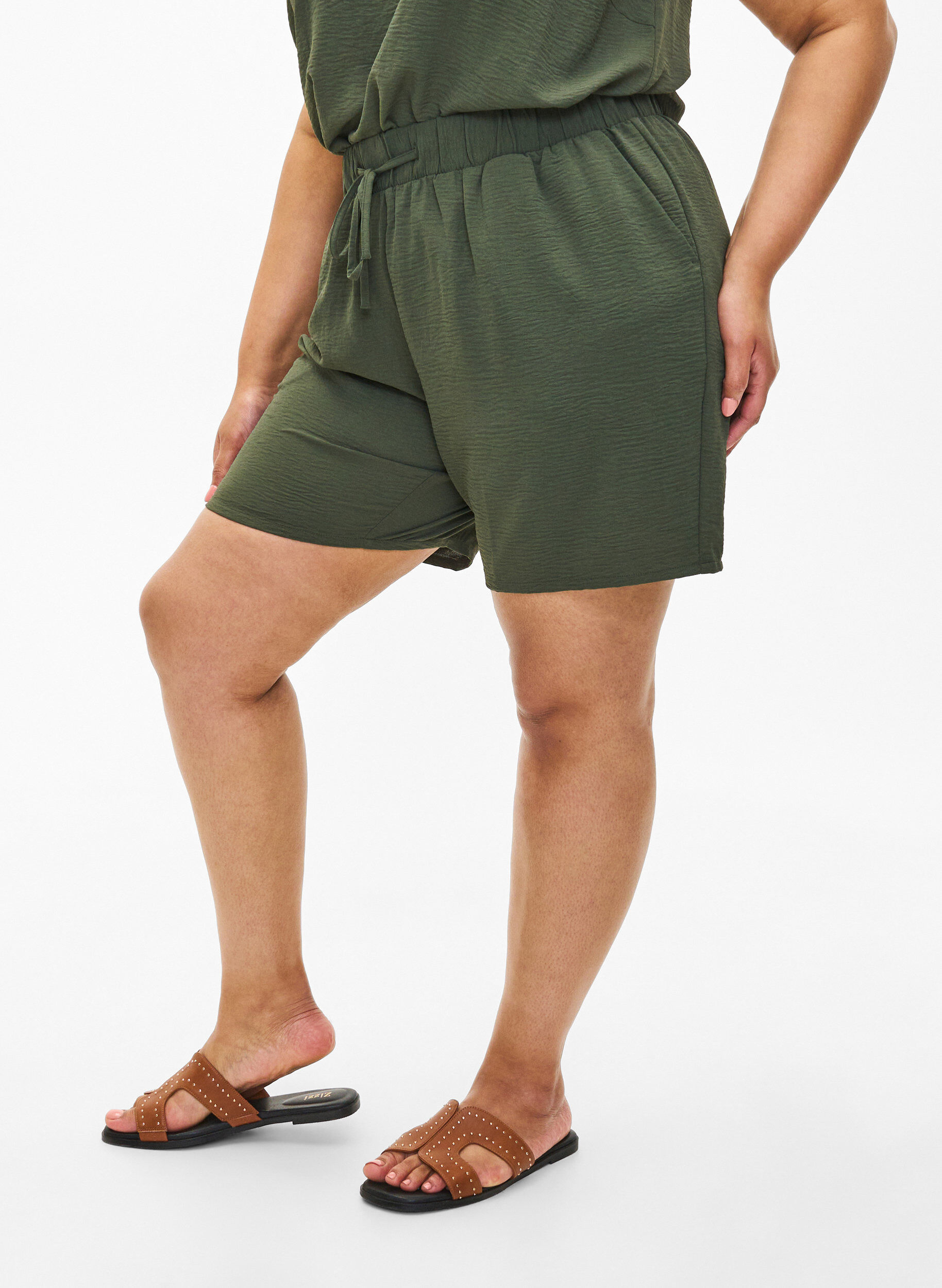 ZizzifashionShorts with pockets and elastic waistband, Green, Model image number 3