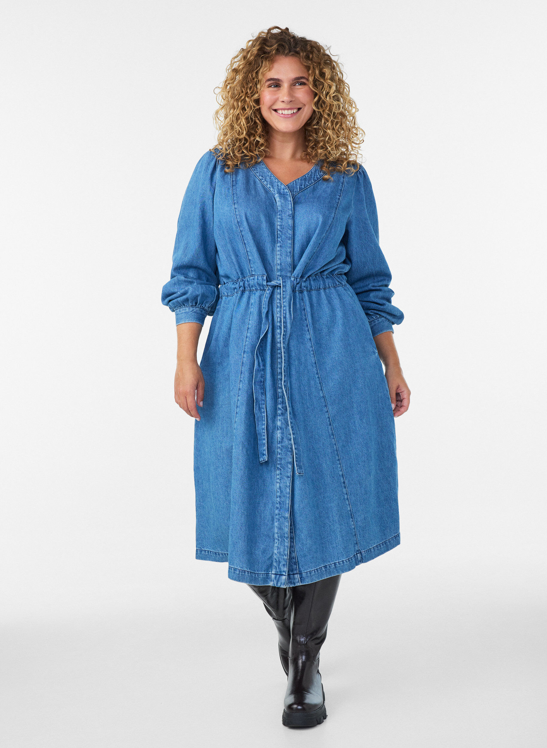 ZizzifashionDenim dress with V-neck and tie-belt, Light Blue, Model image number 1