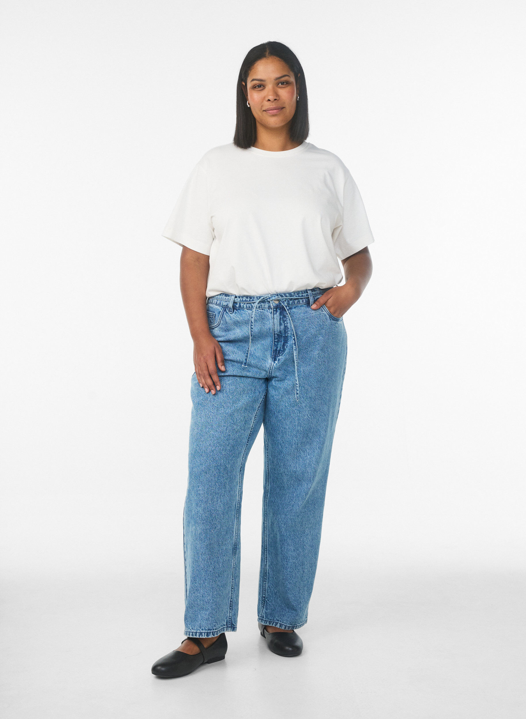 Straight fit jeans with a tie belt, Light Blue, Model