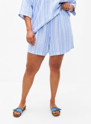 Striped shorts in a linen-viscose blend, Serenity Wh.Stripe, Model image number 2