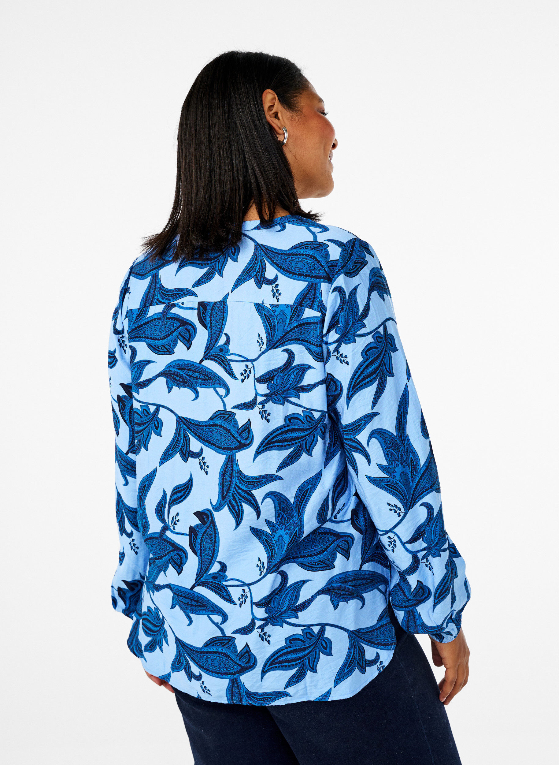 Zizzifashion Long-sleeved paisley print blouse with a v-neck, Blue Paisley AOP, Model image number 1