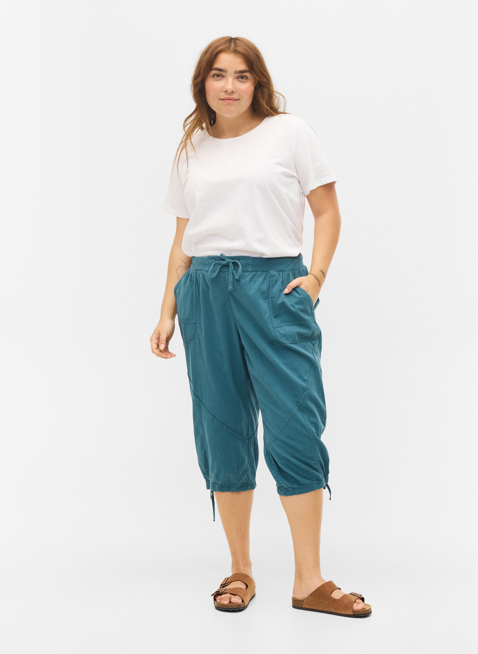 Zizzifashion Loose cropped trousers in cotton, Petrol, Model image number 0