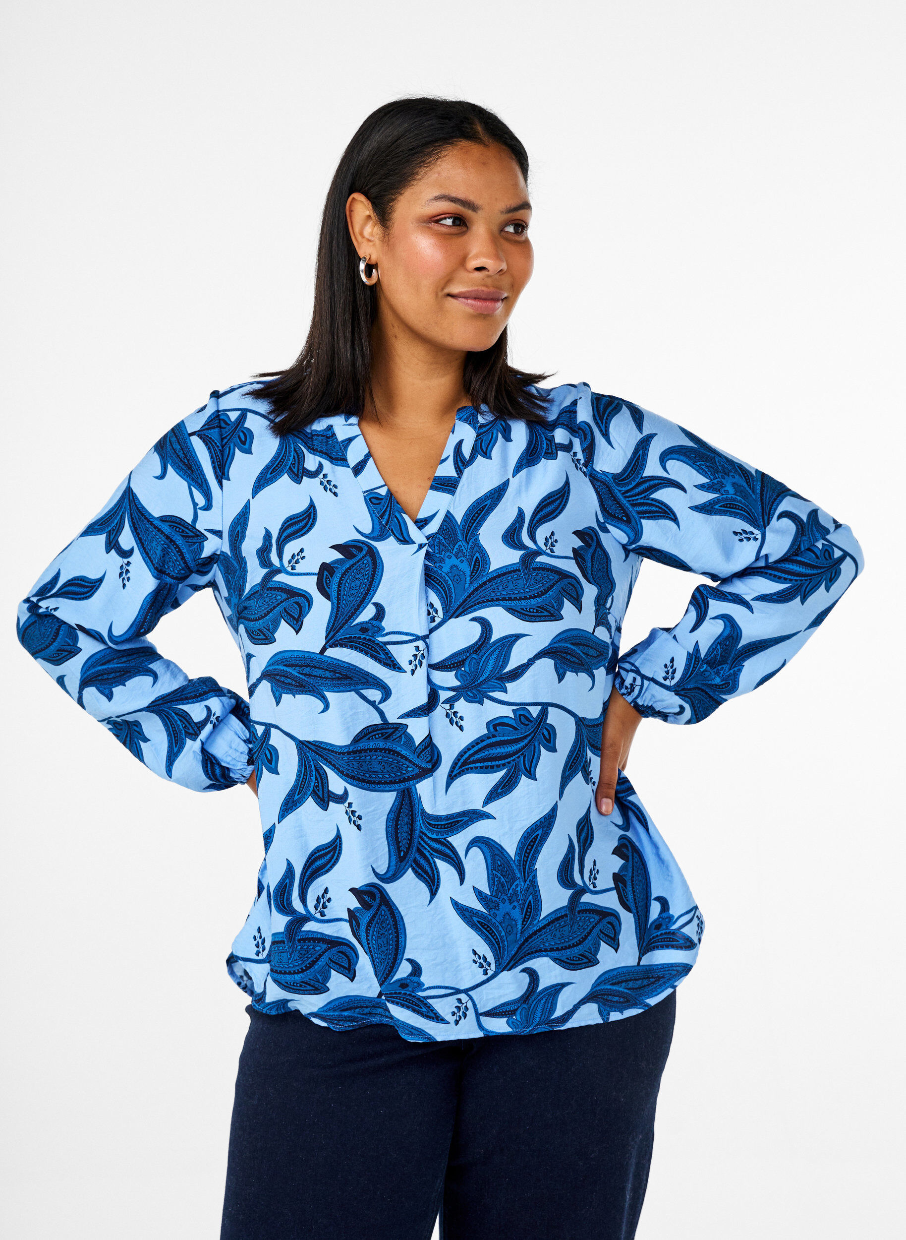 Zizzifashion Long-sleeved paisley print blouse with a v-neck, Blue Paisley AOP, Model image number 0
