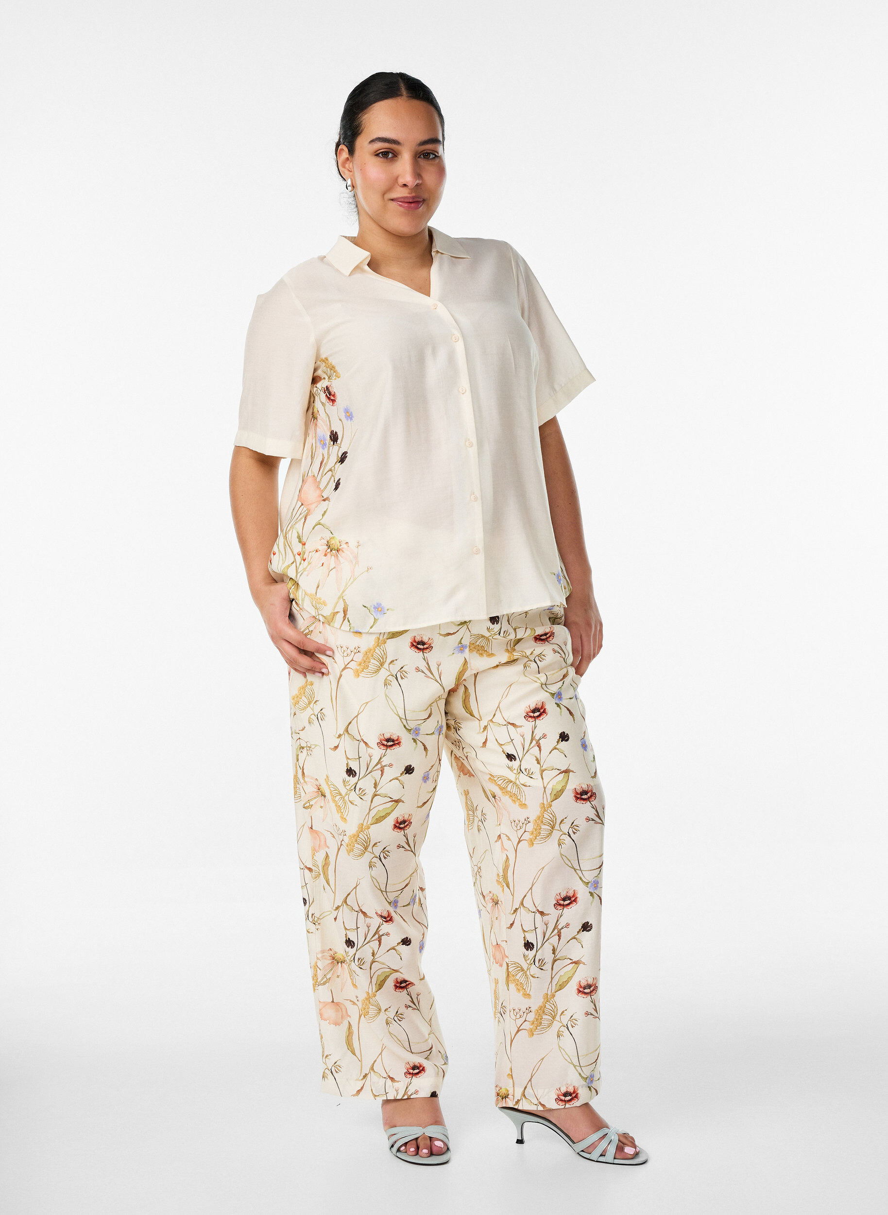 ZizzifashionShirt blouse with elbow-length sleeves and floral details, Beige, Model image number 1