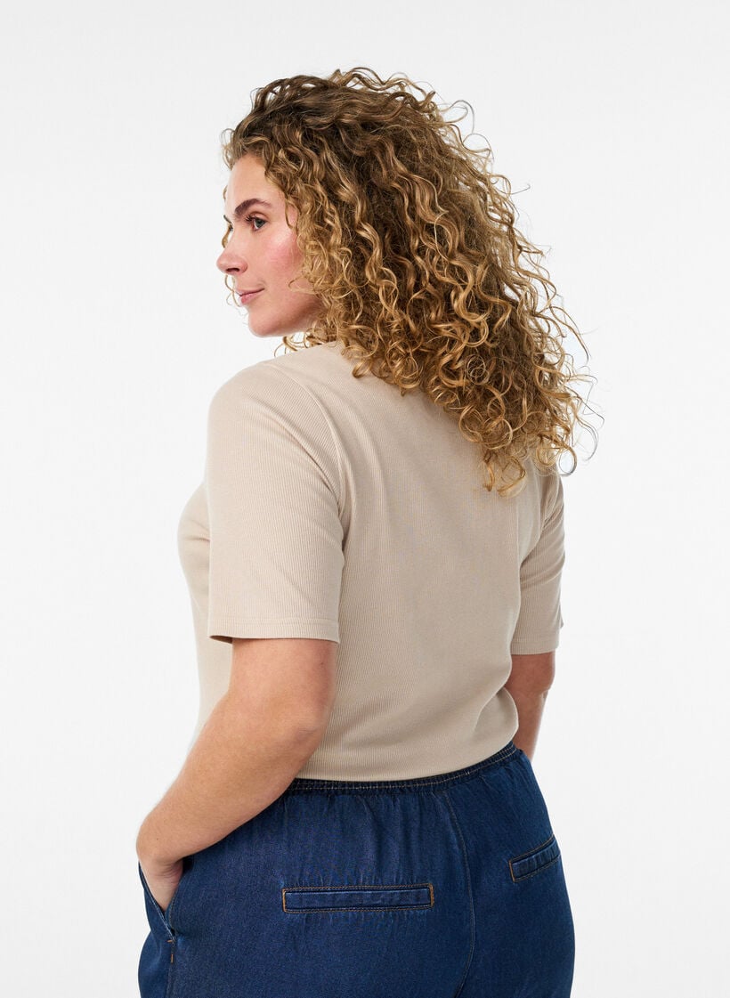 Basic ribbed t-shirt with a round neck, Beige, Model image number 2
