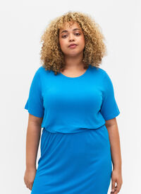 T-shirt in viscose with rib structure, Ibiza Blue, Model