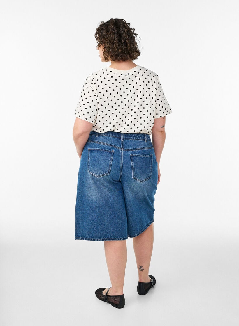 High-waisted denim shorts, Blue, Model image number 1