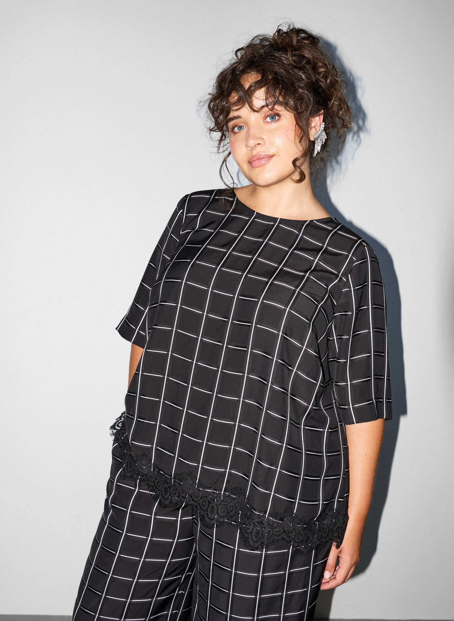 ZizzifashionChecked blouse with lace trim and elbow-length sleeves, Black, Model image number 0