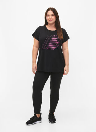 Short-sleeved training T-shirt with print, Black/Sugar Plum, Model image number 2