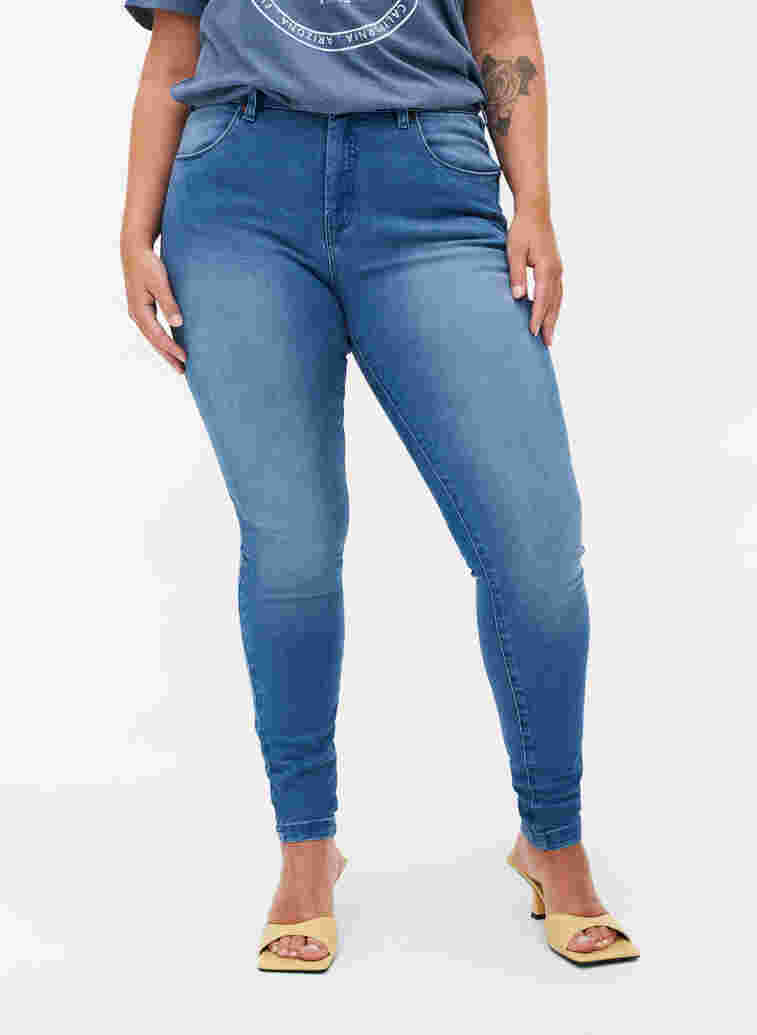 Super slim Amy jeans with high waist, Lt blue Denim, Model image number 3