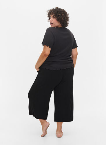 Cropped pyjama bottoms in viscose, Black, Model image number 0