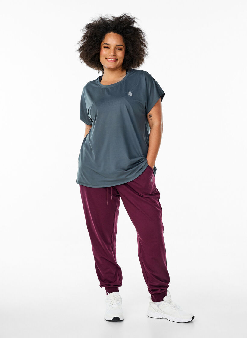 Solid-coloured training T-shirt, Green, Model image number 1