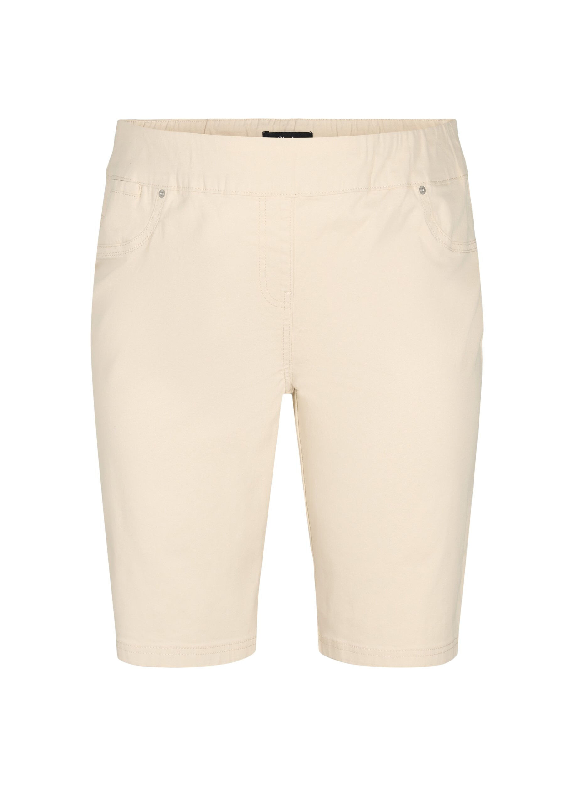 Close-fitting shorts with back pockets