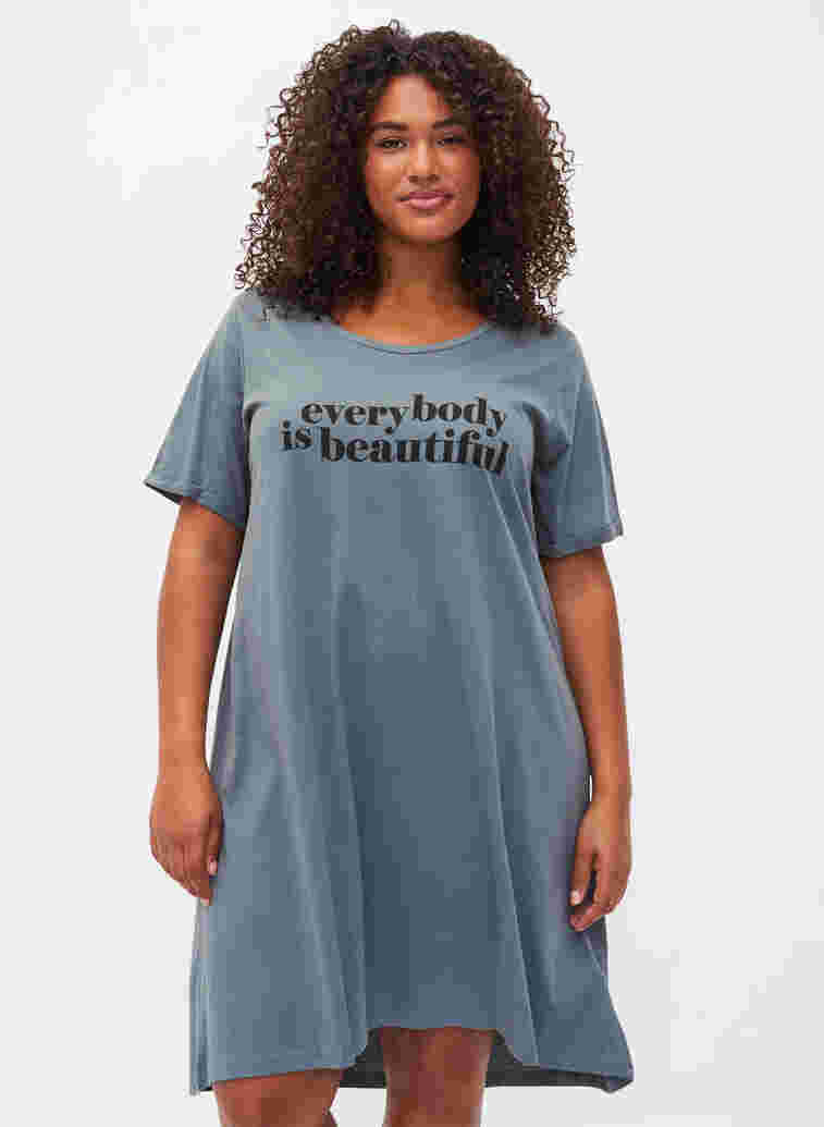 Short sleeved cotton nightdress with print, Balsam W. Everybody, Model