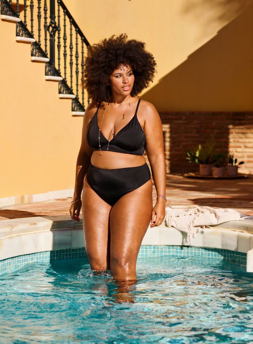 Black bikini with brazilian shape, , Model, 1