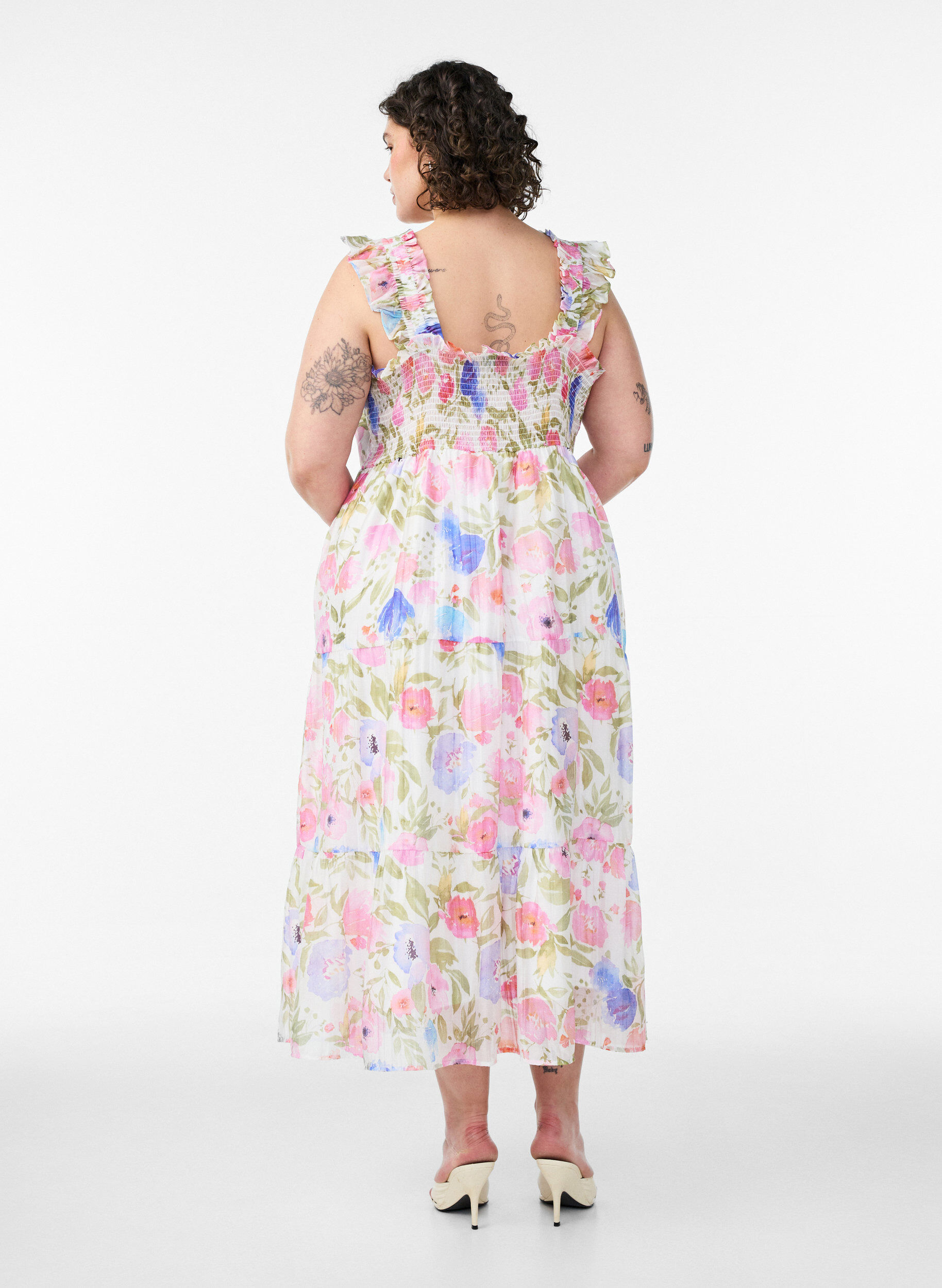 Zizzifashion Long floral dress in lyocell with ruffles, White, Model image number 2