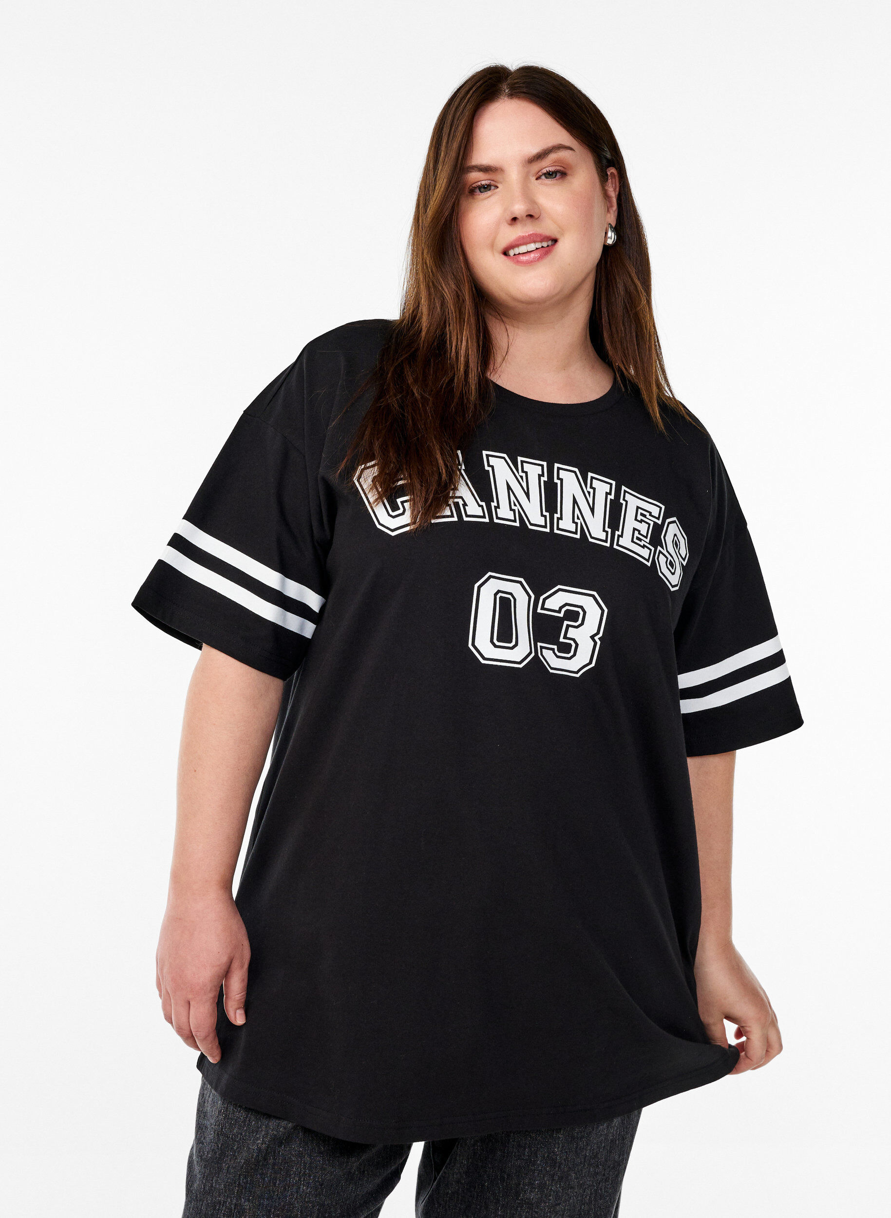 Sporty oversized college T-shirt, Black, Model