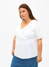 Short sleeve blouse with ruffle detail, Bright White, Model