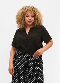Blouse with short sleeves and v-neck (GRS), Black, Model