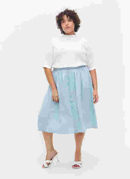 	 Loose skirt with buttons