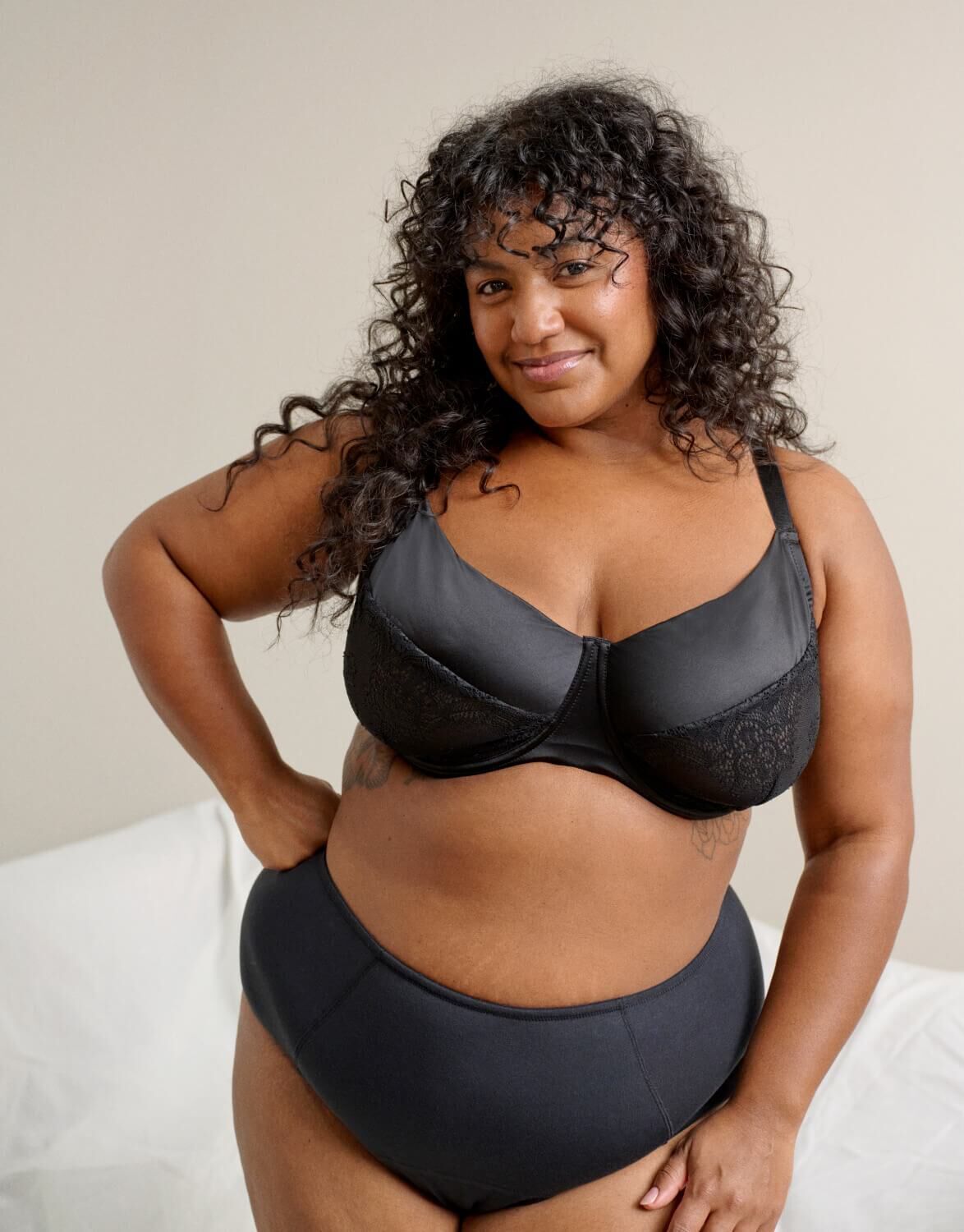 Black underwired bras