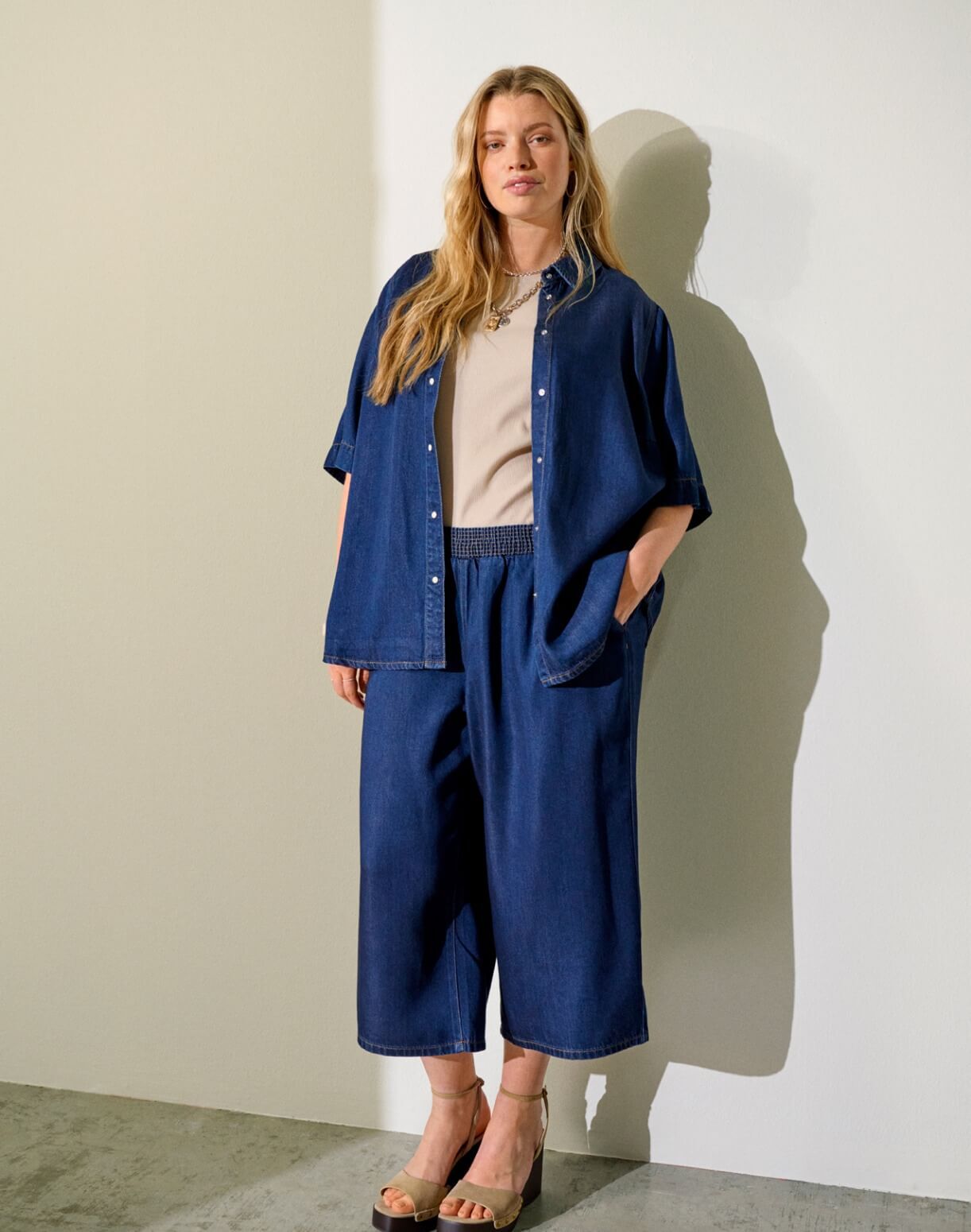 Green trousers & Leggings