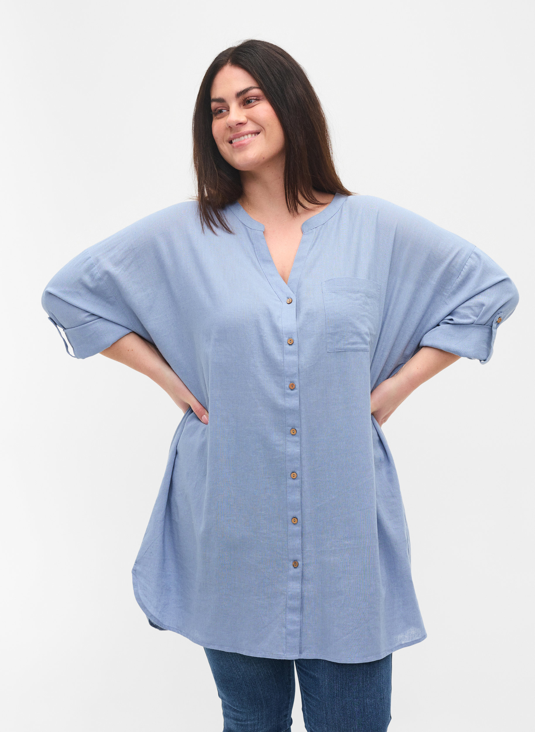 Blouse with 3/4-length sleeves and button closure, Troposphere, Model