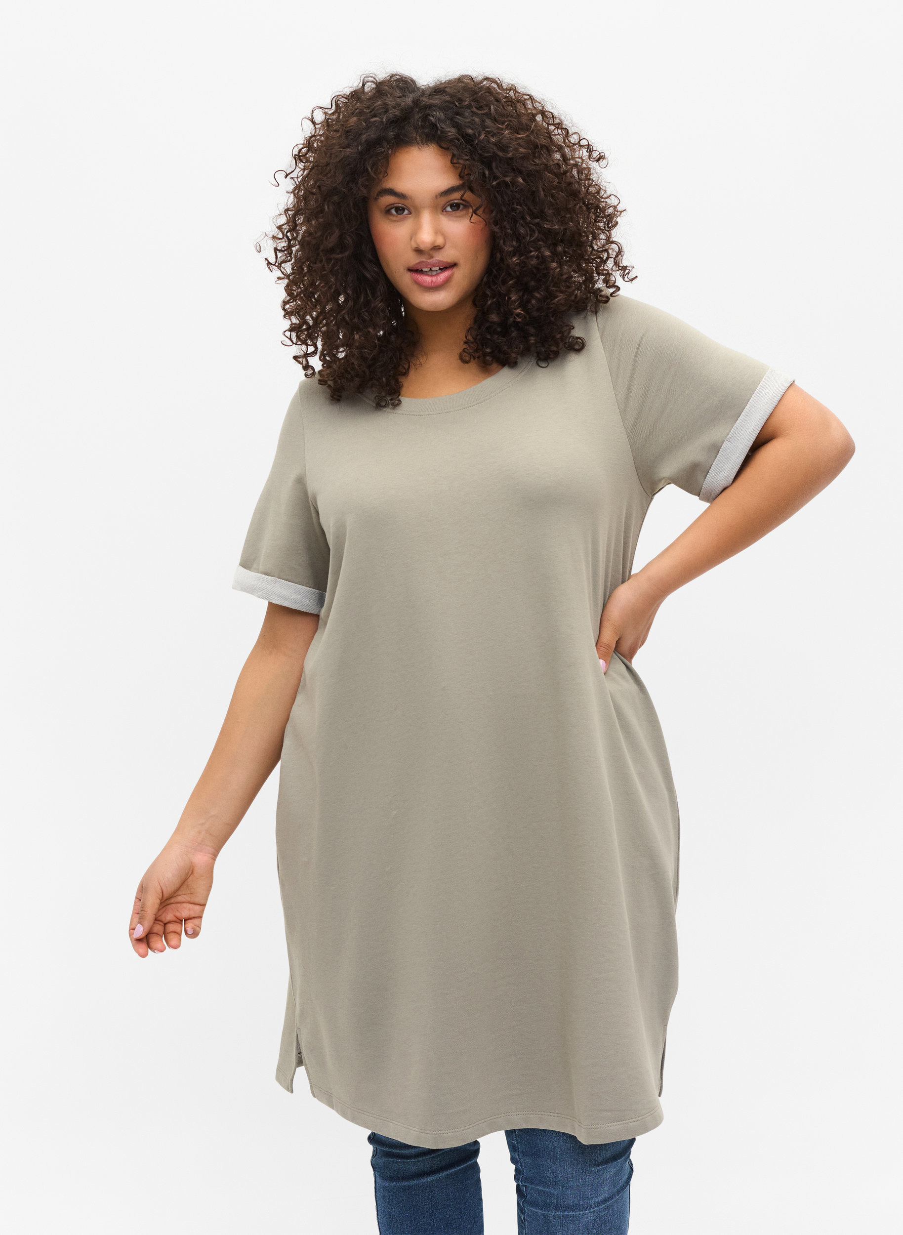Loose-fitting sweater dress with short 