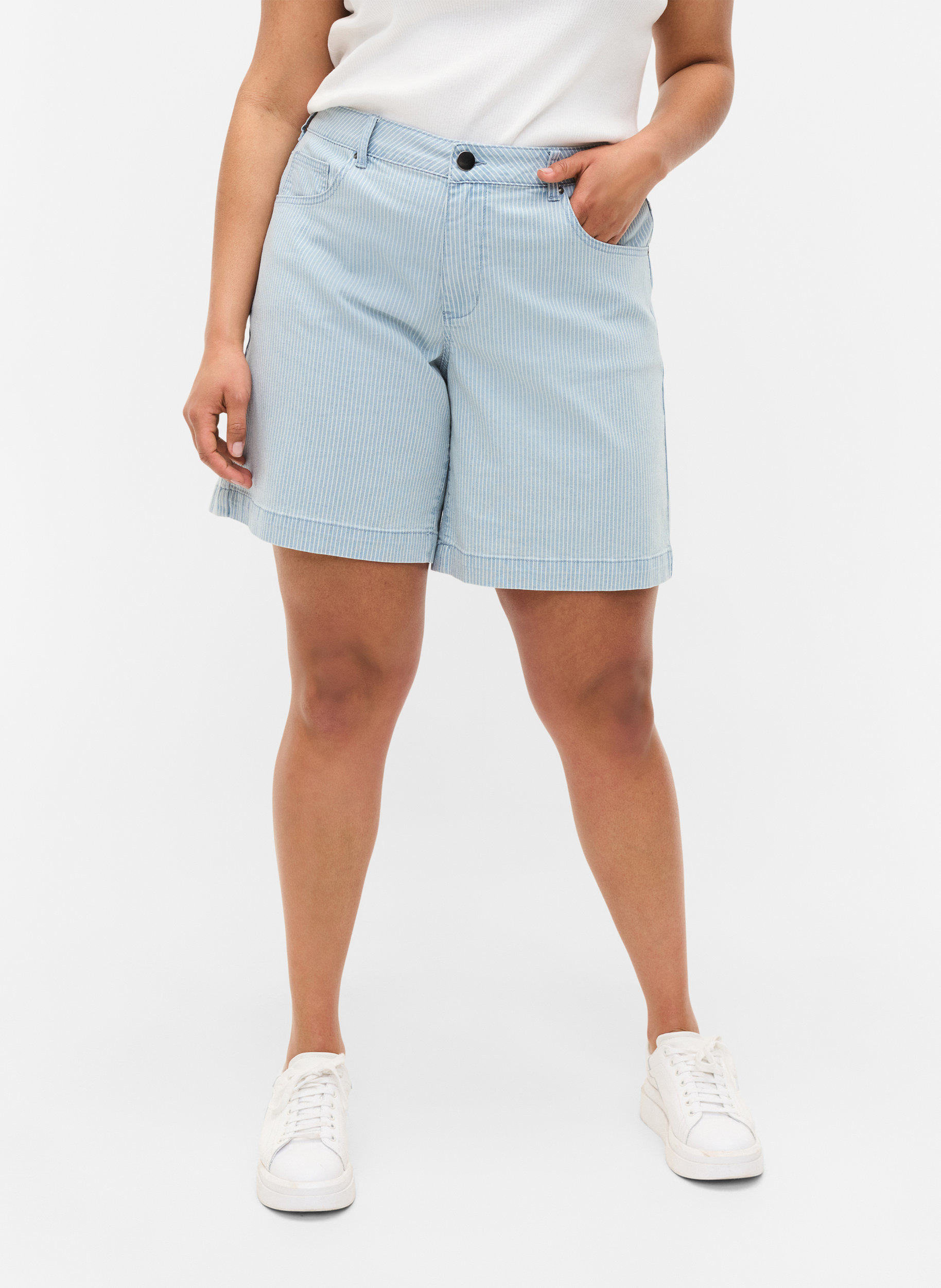 Denim shorts in a striped pattern 
