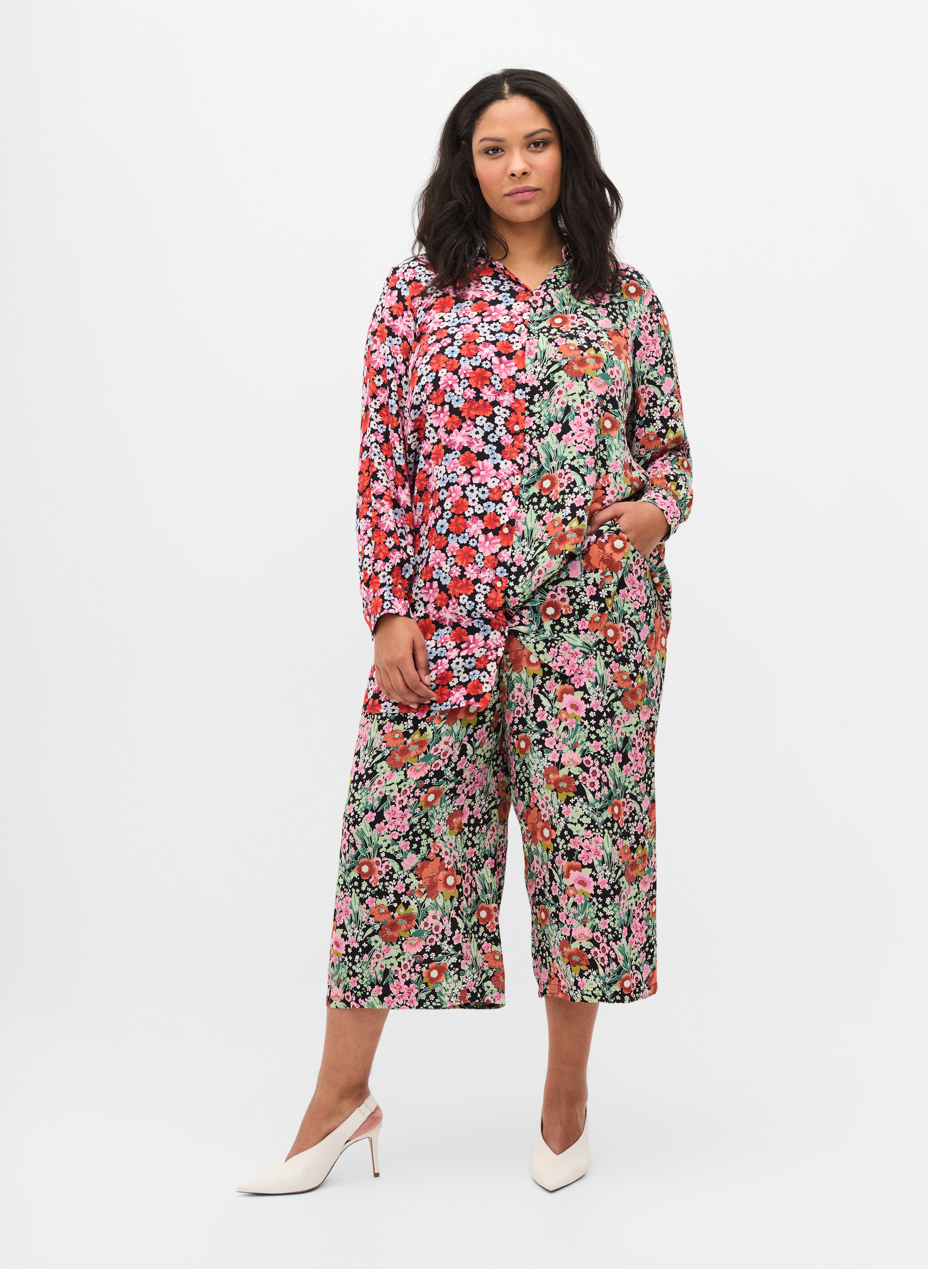 Floral culotte trousers with pockets, Green Flower AOP, Model image number 0