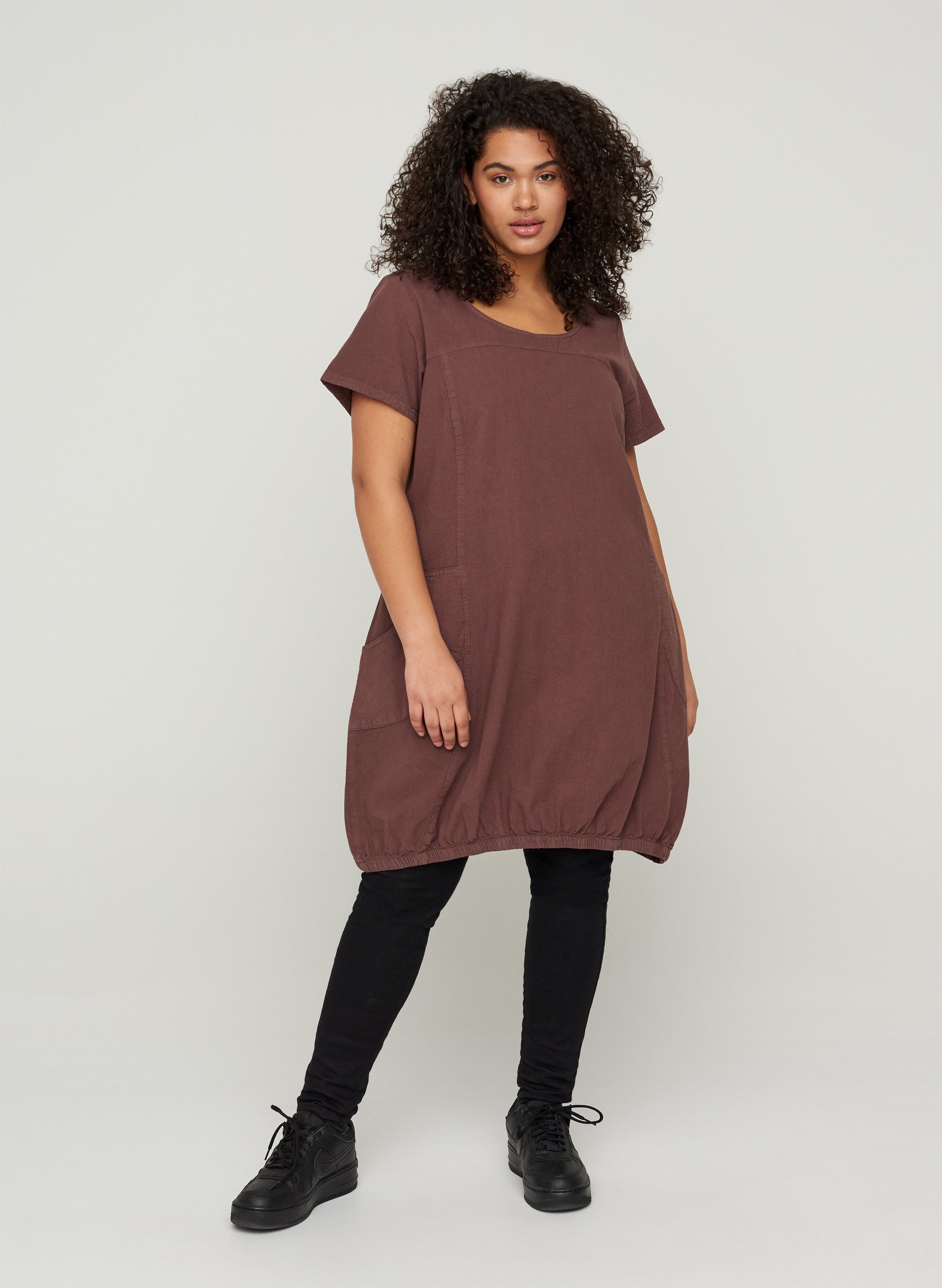 Short-sleeved cotton dress, Mocca, Model image number 2