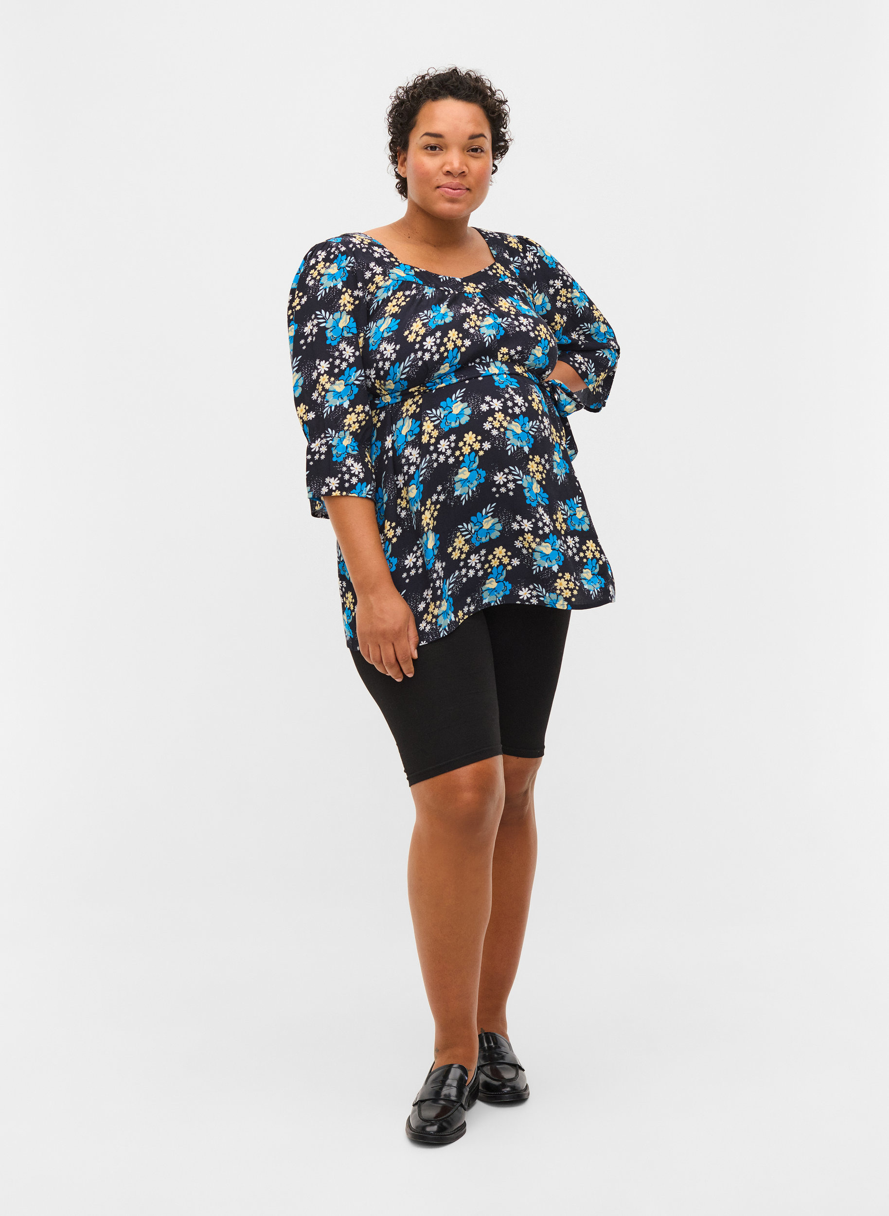 Close-fitting maternity shorts - Black 