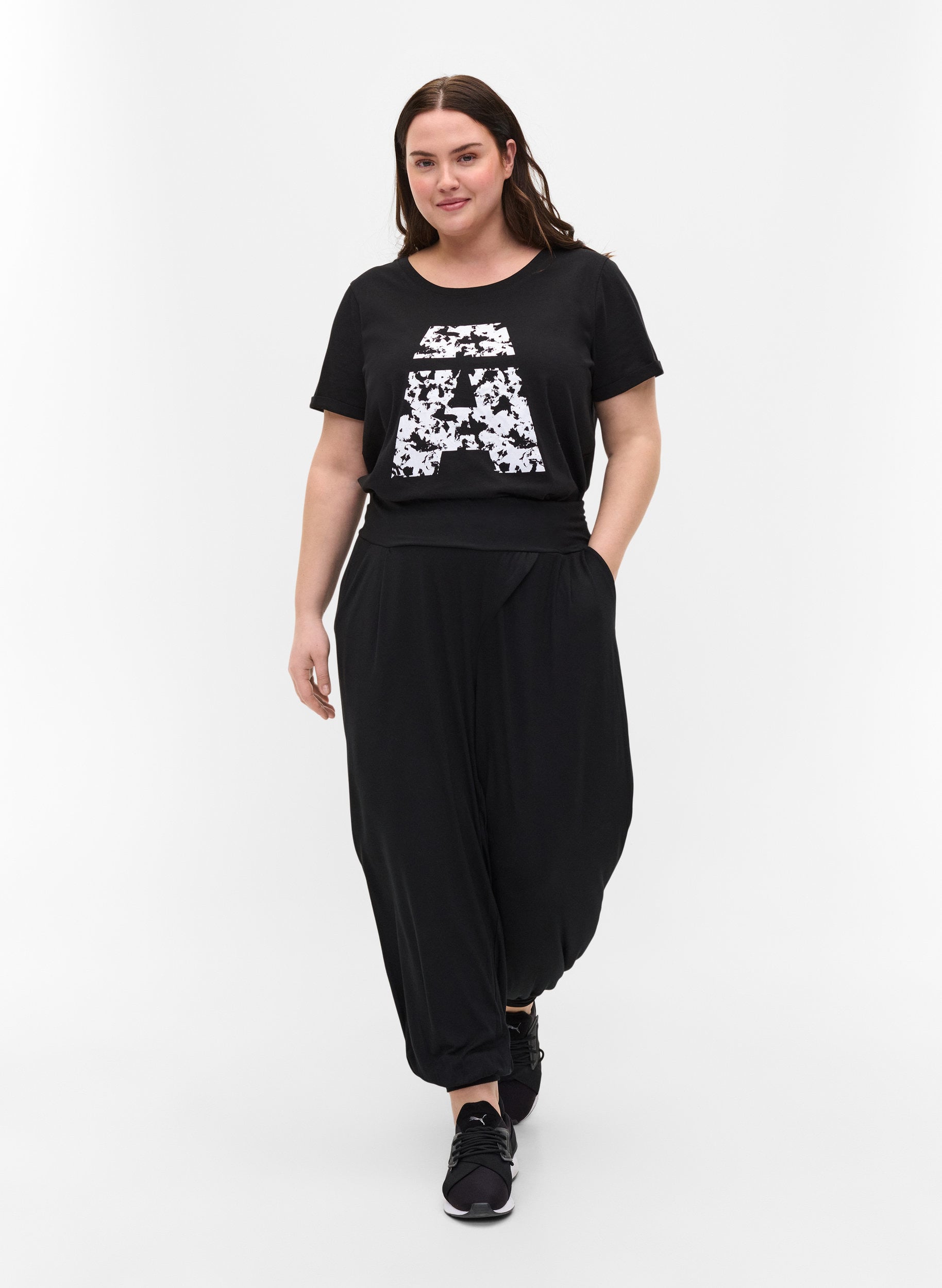 Loose viscose trousers with pockets 