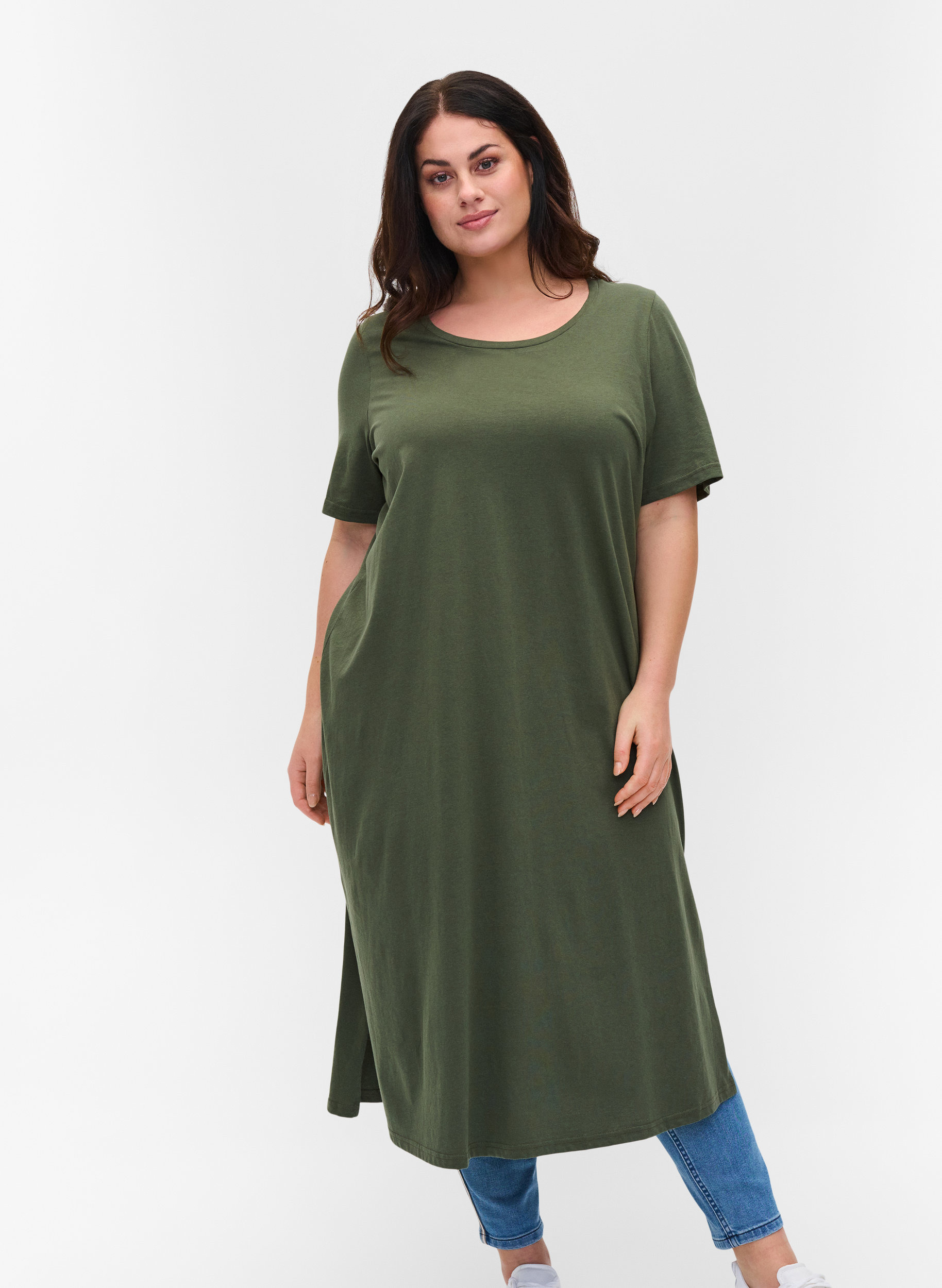 Cotton t-shirt dress with side slits 
