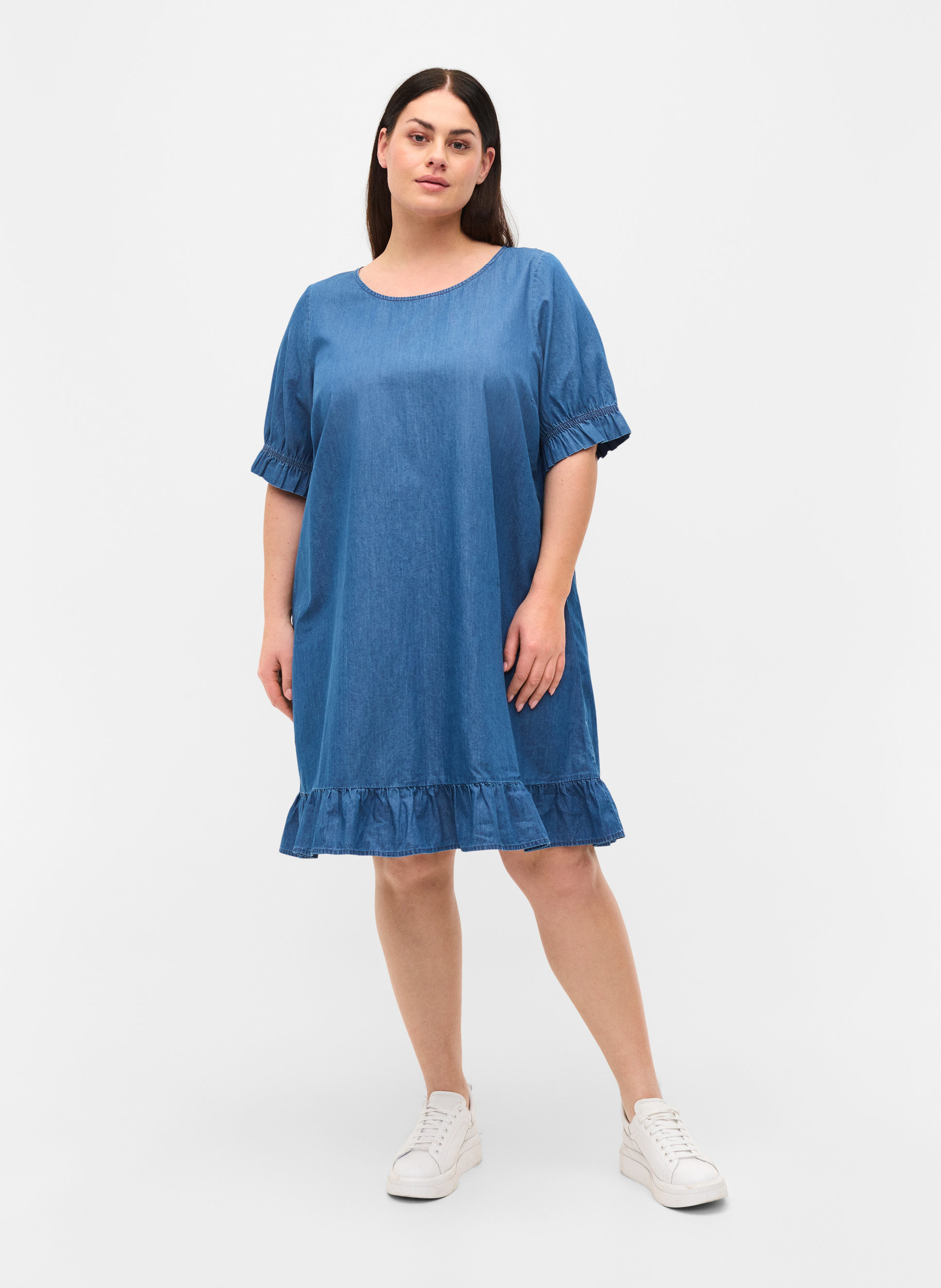 Short-sleeved denim dress in cotton, Blue denim, Model image number 2
