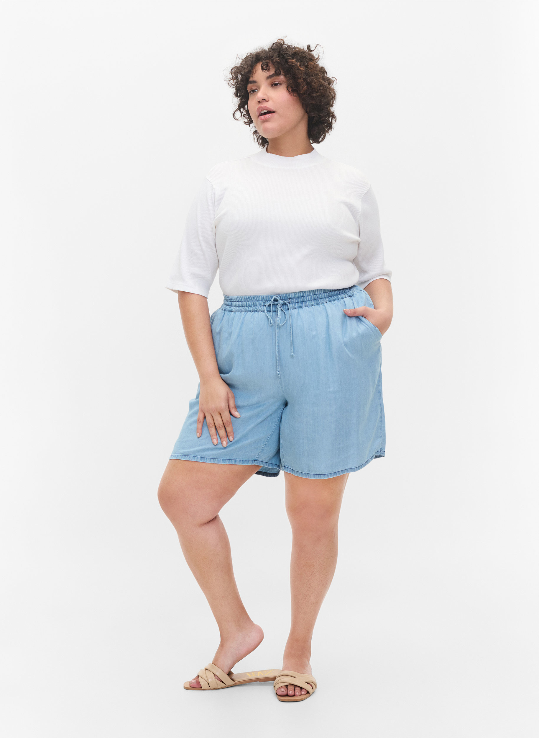 Loose shorts with drawstring and 