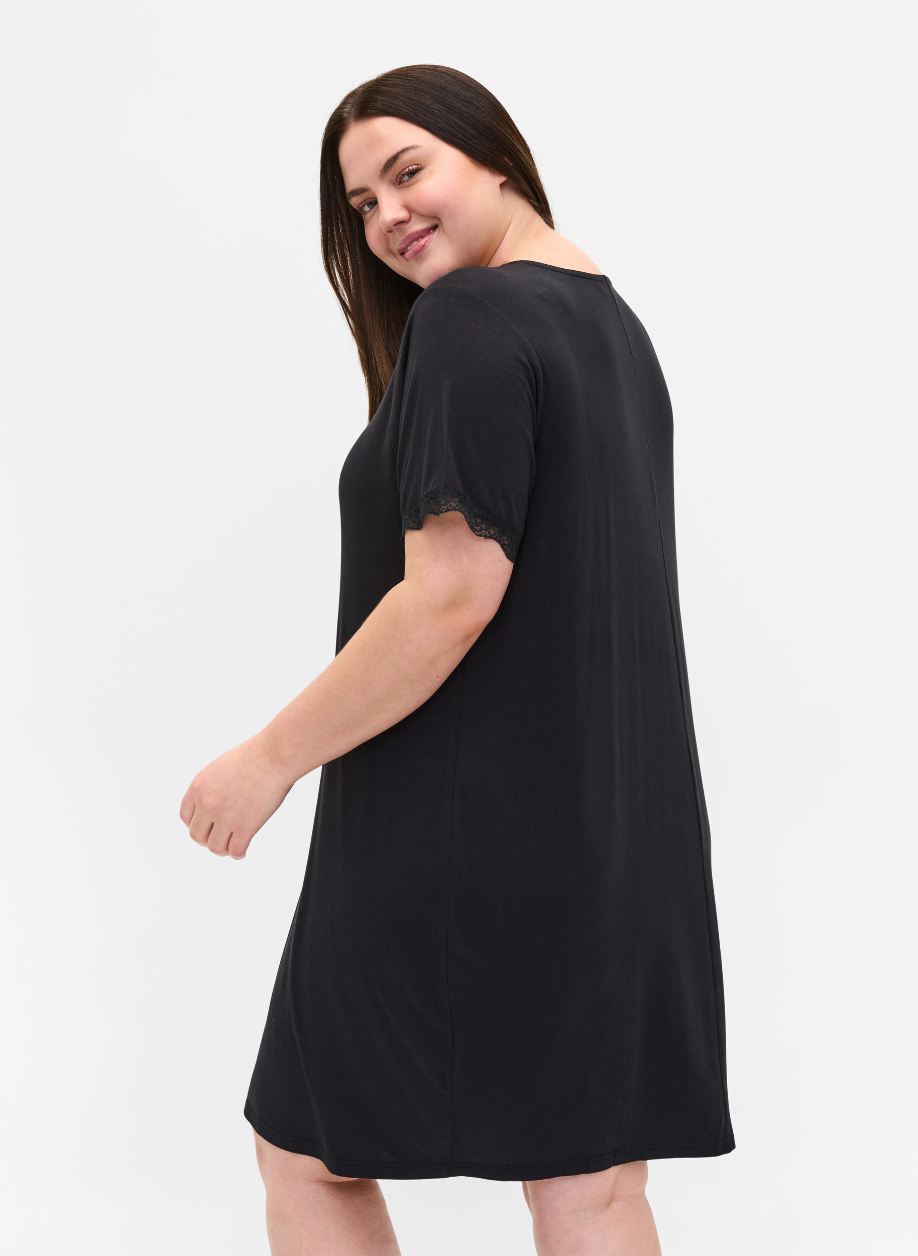Short-sleeved night dress in viscose 