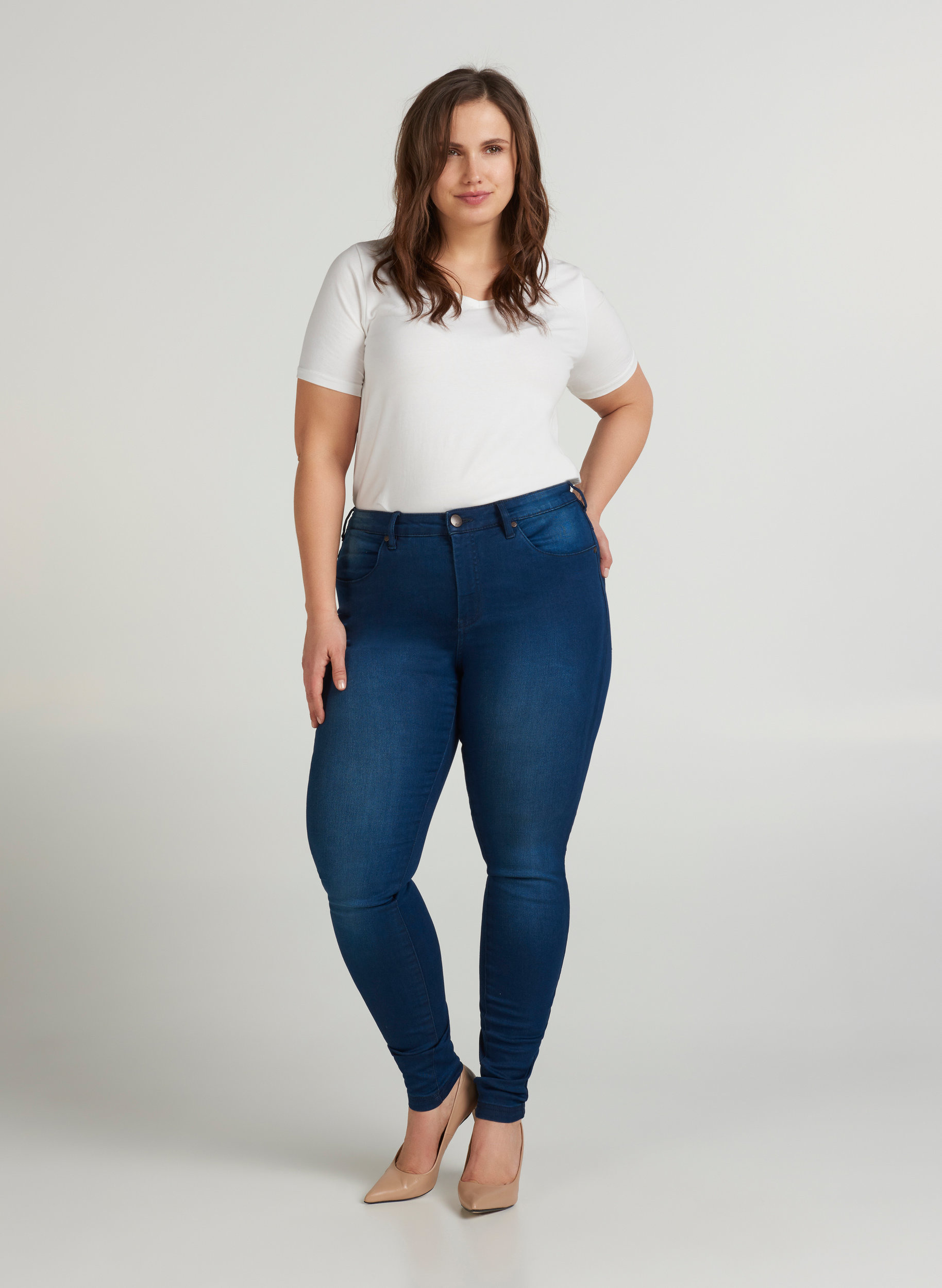 Super slim Amy jeans with high waist, Blue denim, Model image number 5