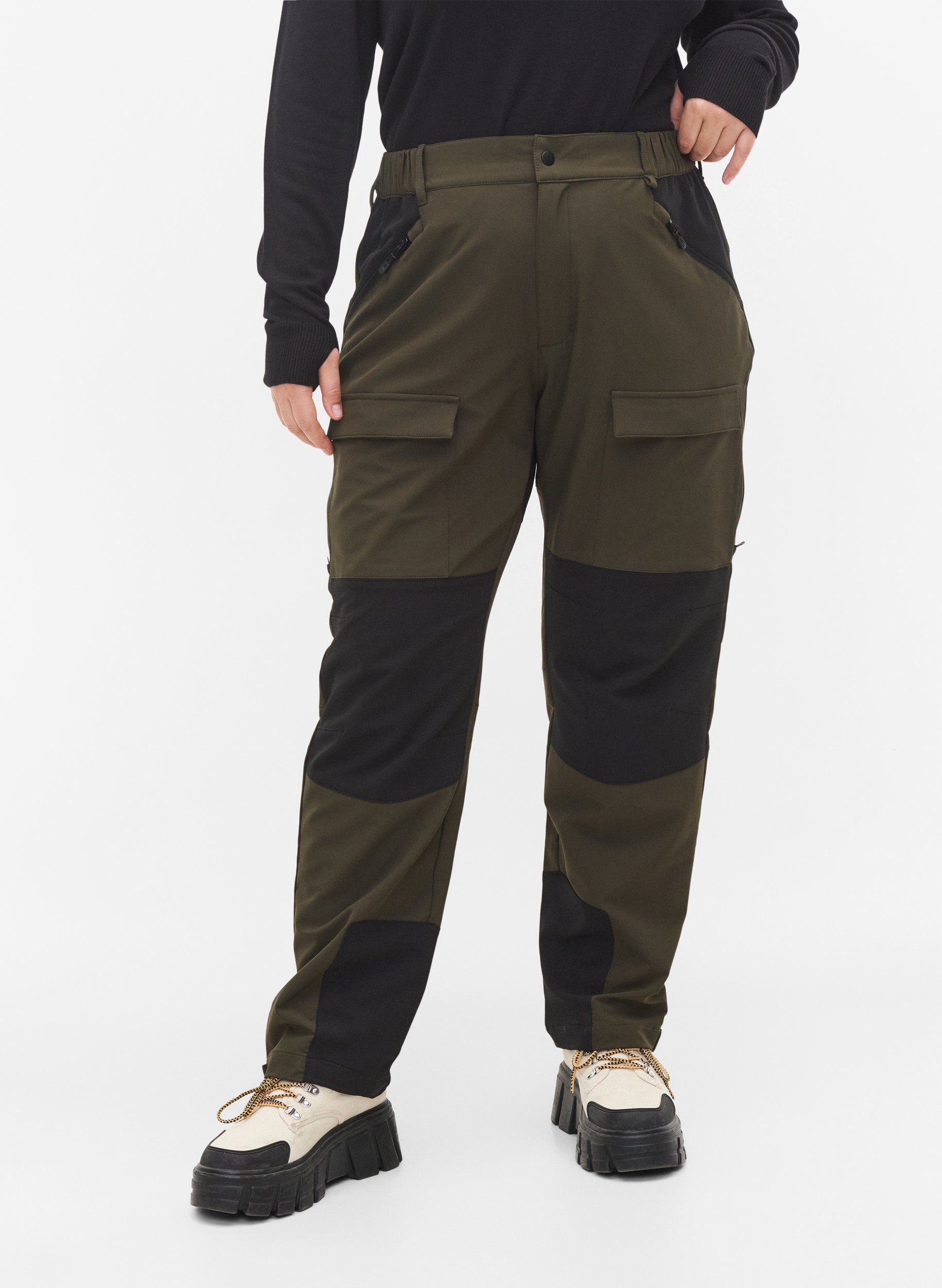 Water-repellent hiking trousers with 