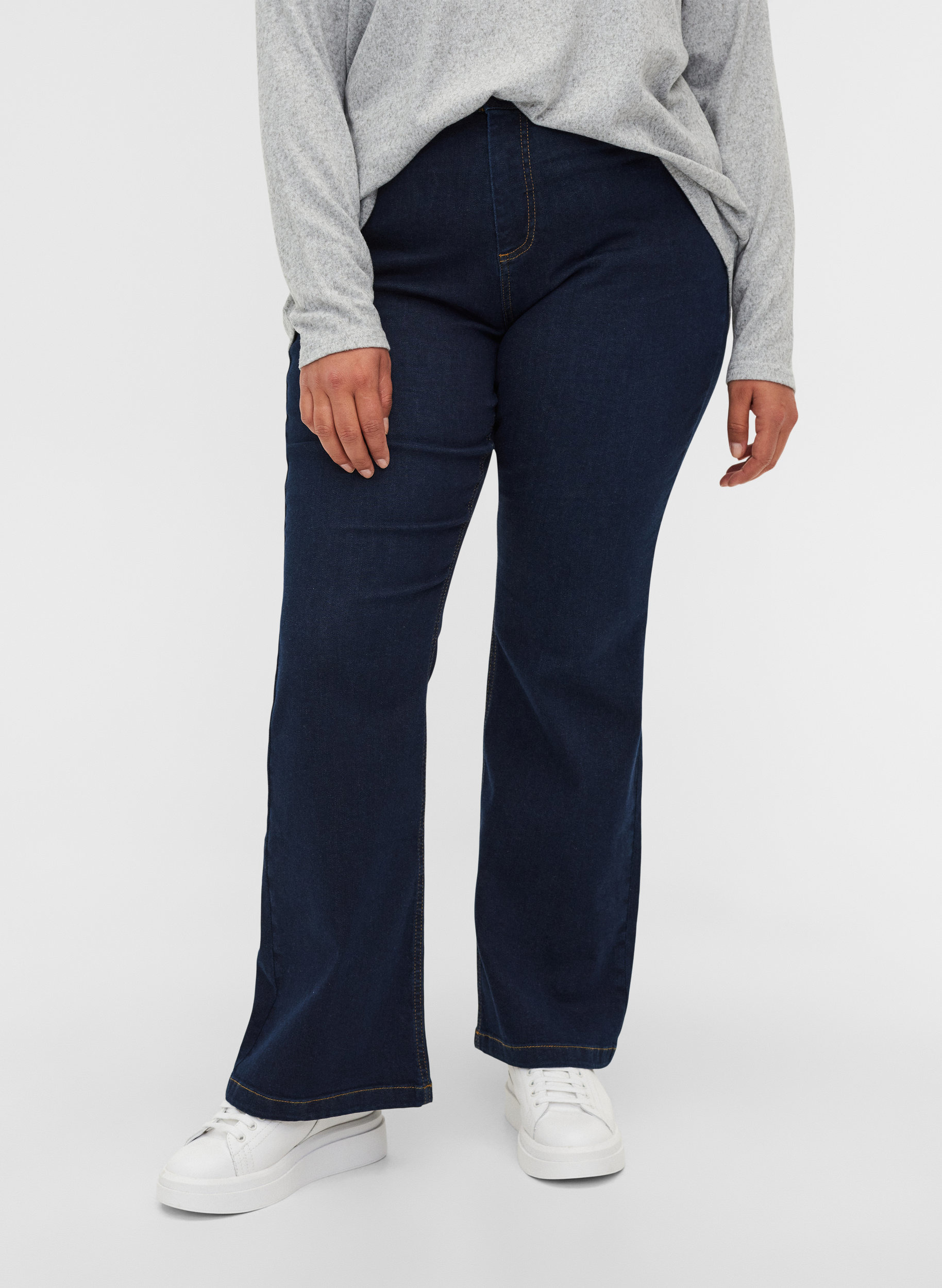 High-waisted Ellen jeans with bootcut 