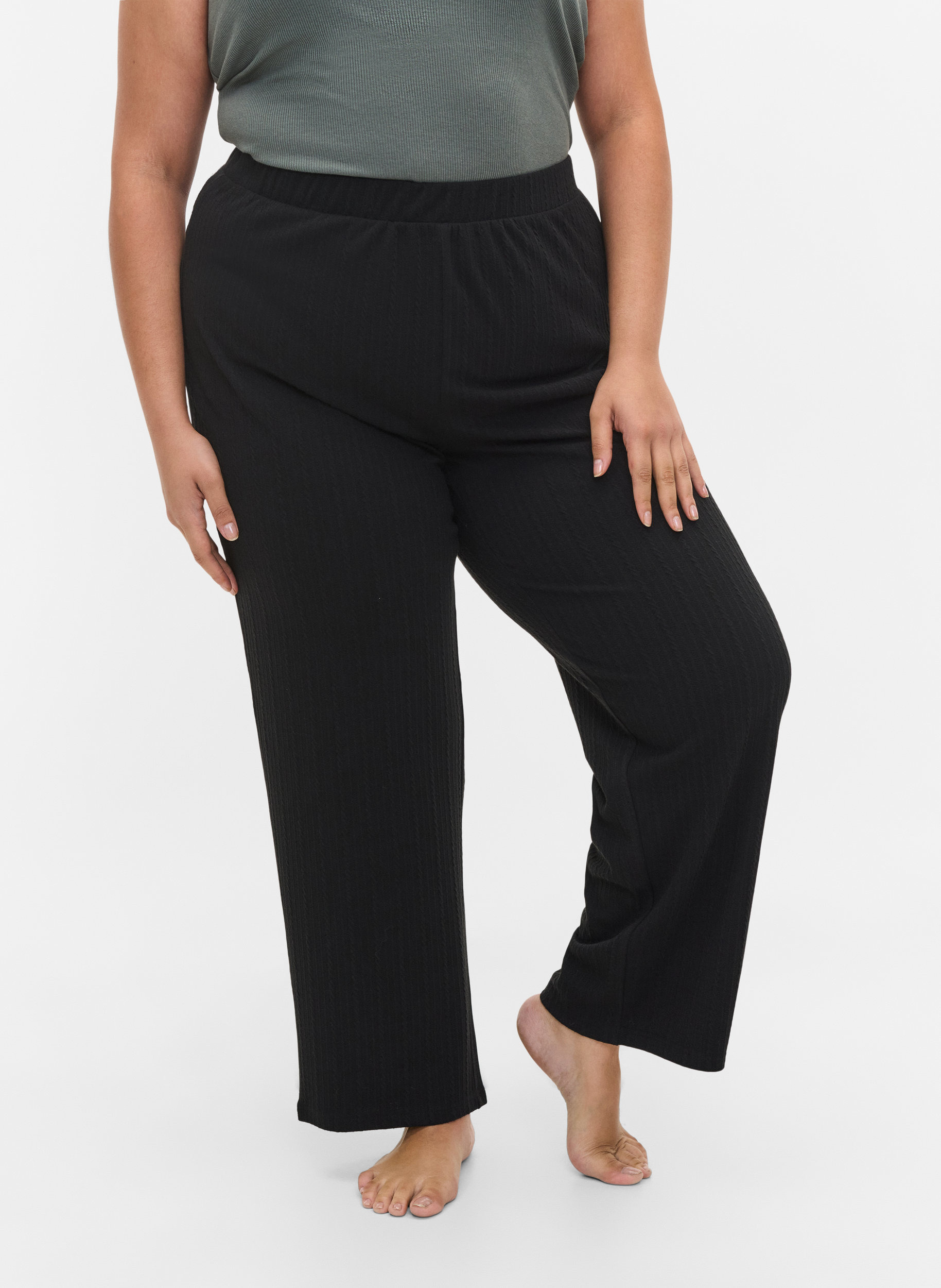 Loose trousers with structure - Black 