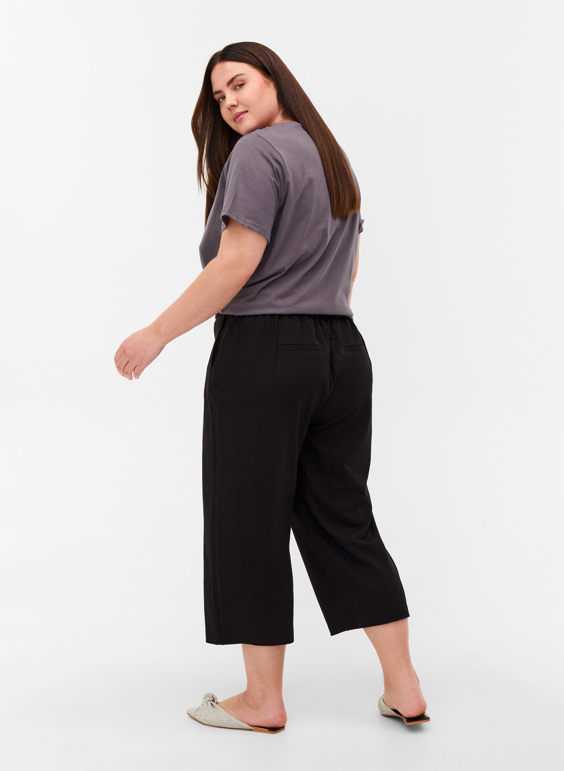 Plain-coloured culottes with pockets 