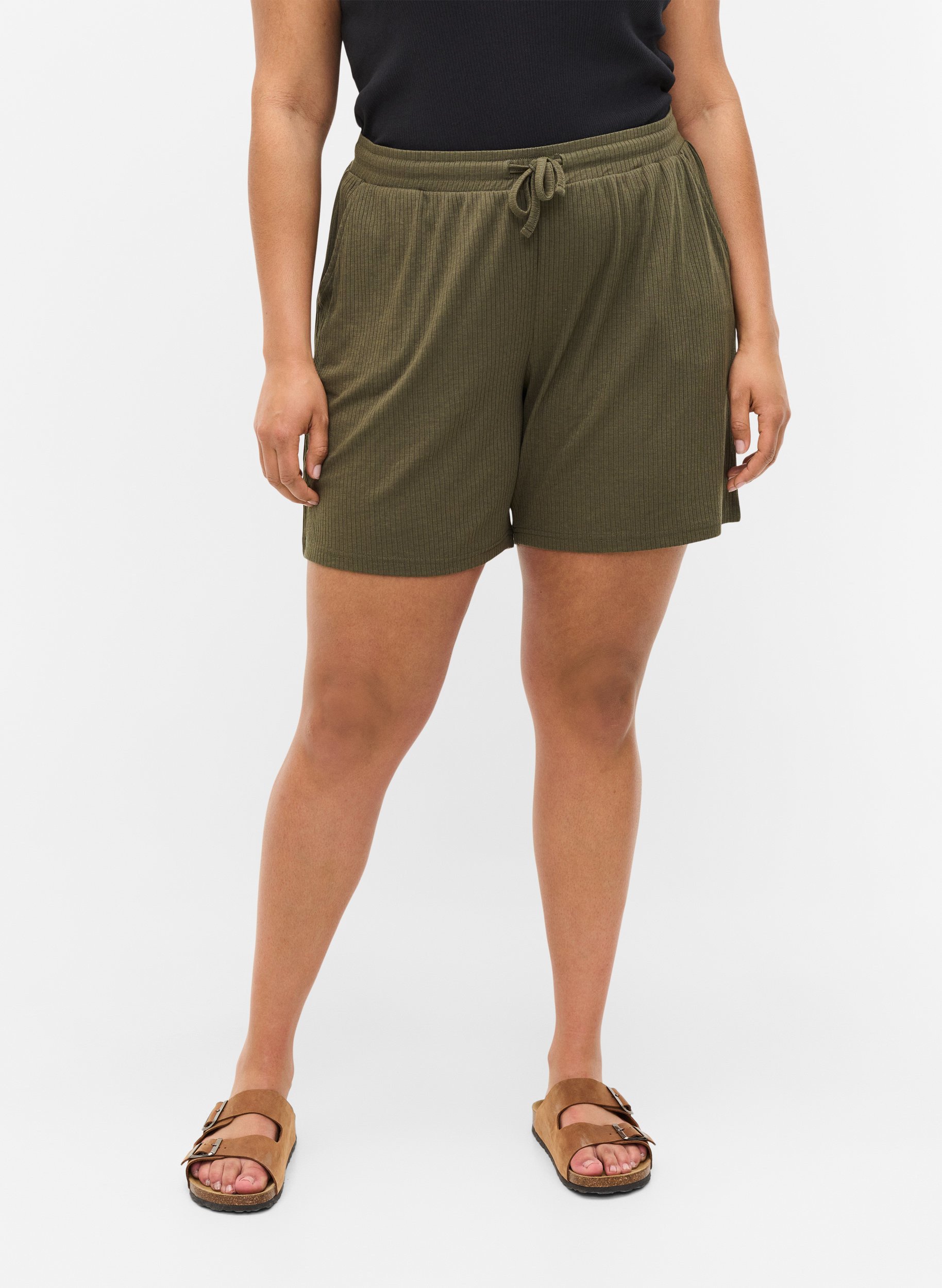 Shorts in ribbed fabric with pockets, Dusty Olive, Model