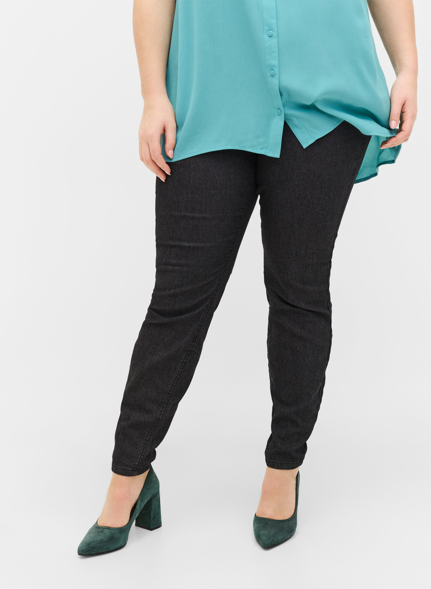 Cotton blend jeggings with back pockets 