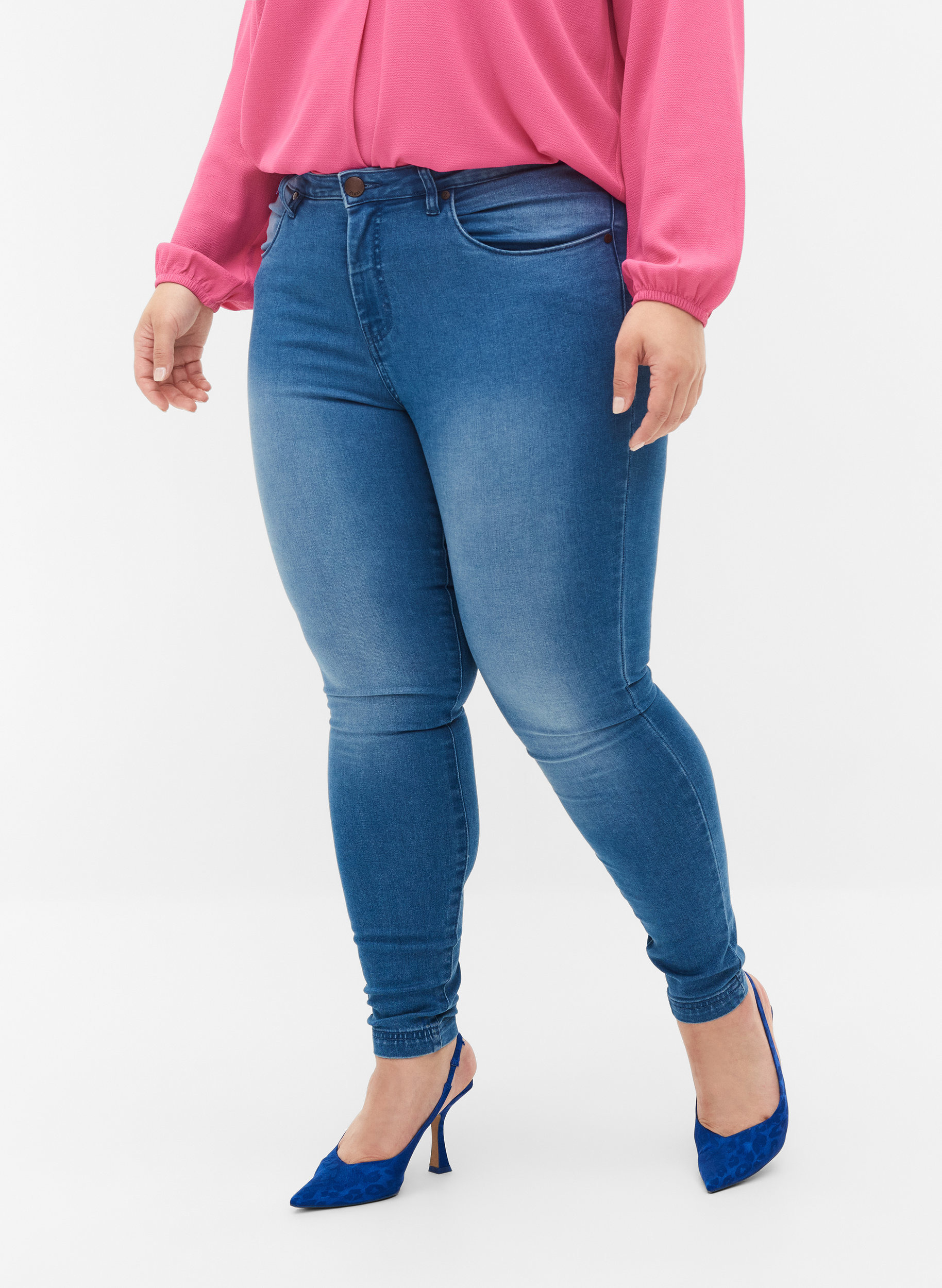Super slim Amy jeans with high waist, Lt blue Denim, Model image number 4