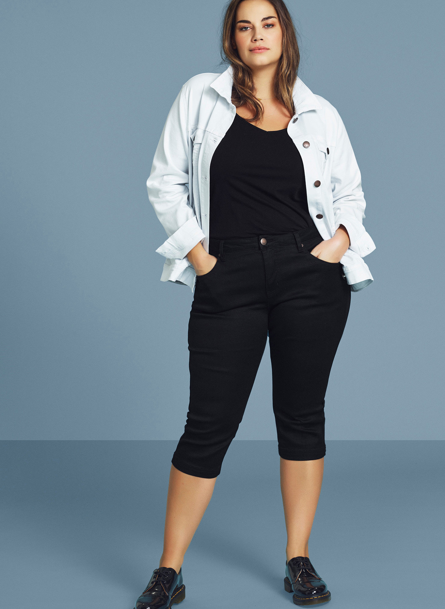 Slim fit Emily capri jeans - Black - Sz. 42-60 - Zizzifashion