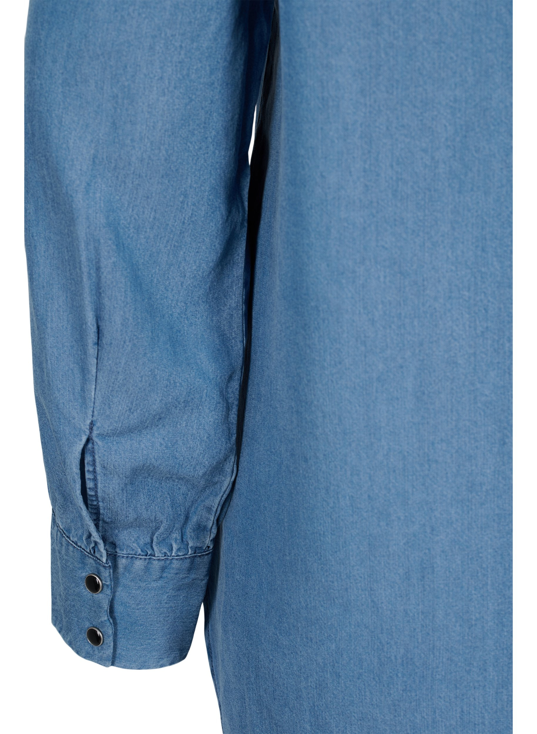 Long-sleeved shirt with v-neck and 