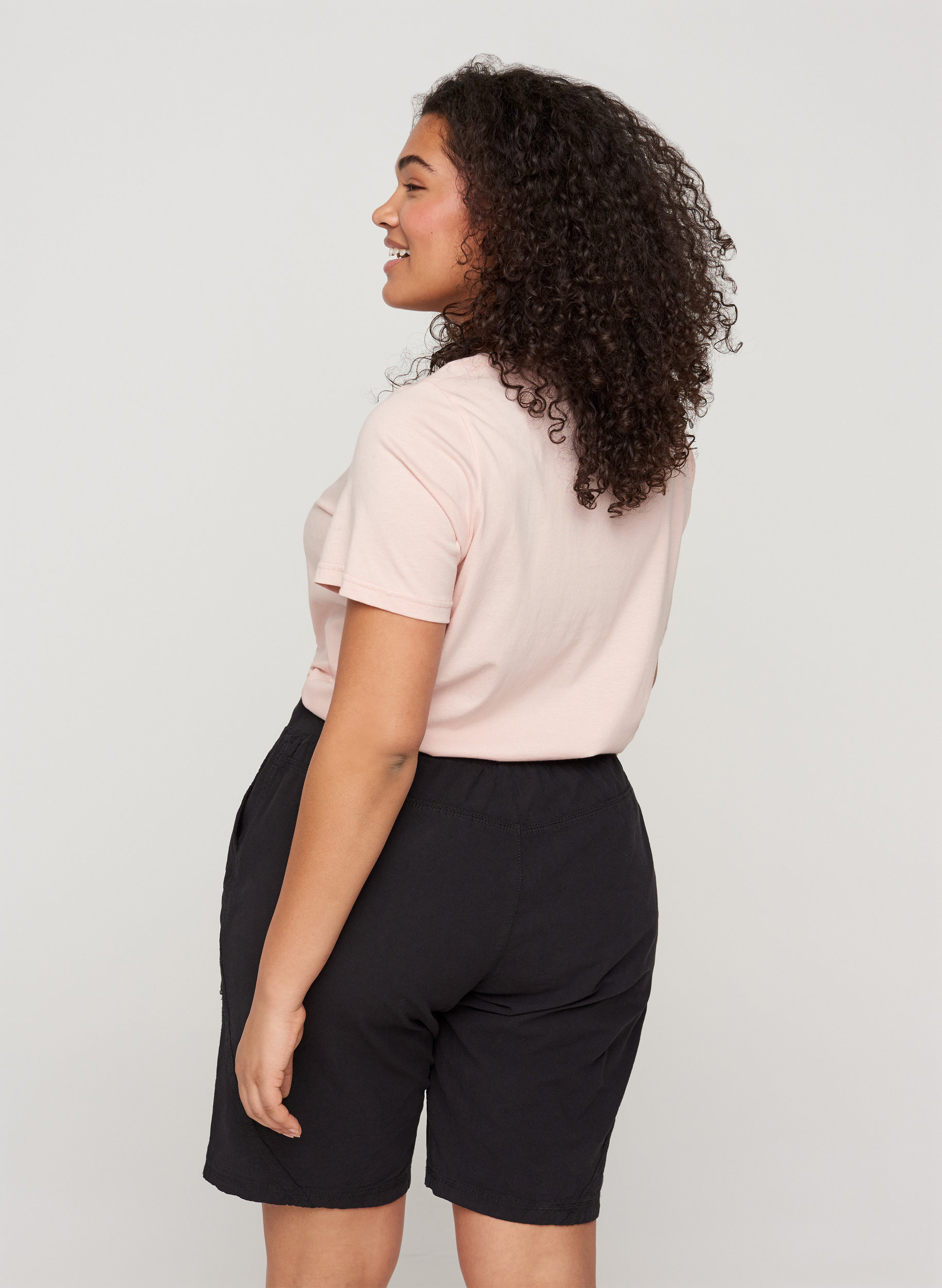 Loose cotton shorts with pockets 